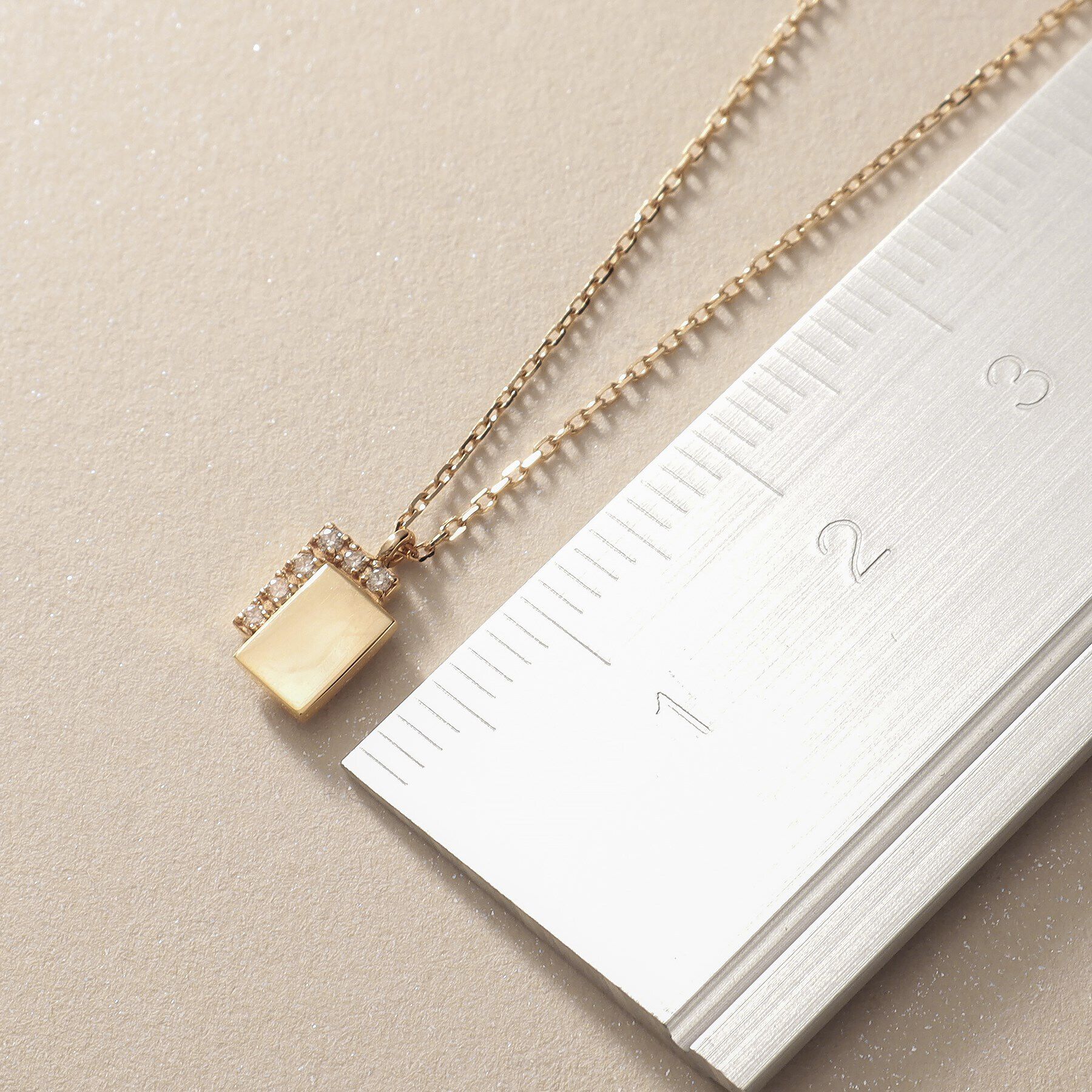 COCOSHNIK「K10ダイヤモンド シフテッドスクエア ネックレス」|ネックレス|