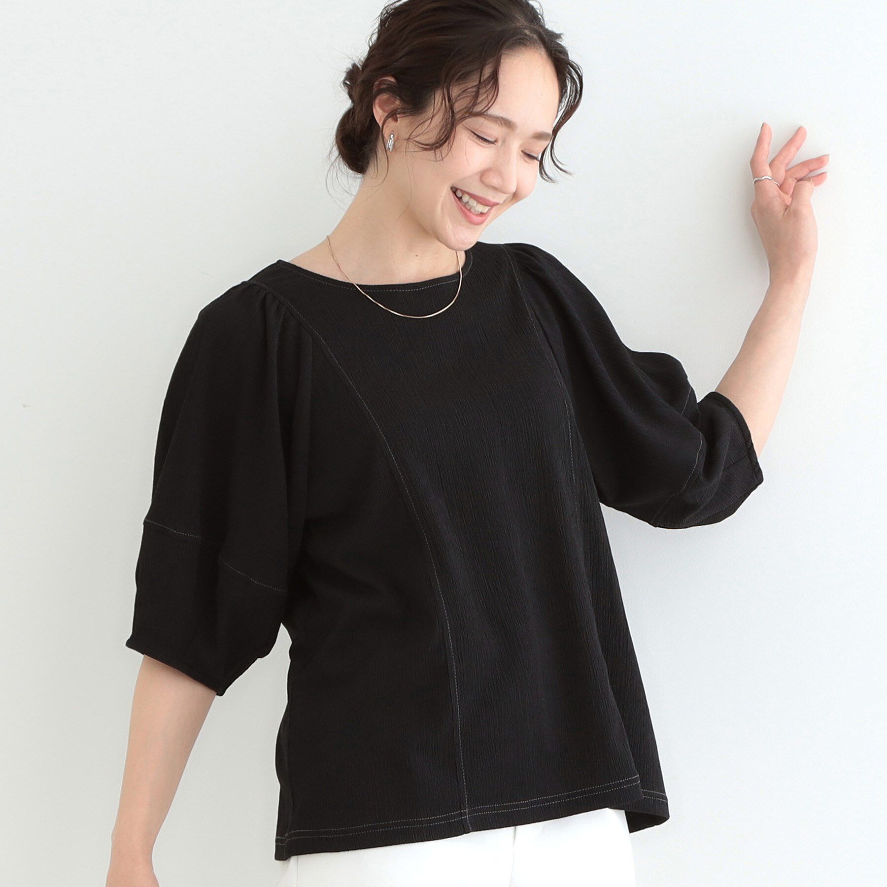 SHOO･LA･RUE「【洗える/S-LL/UV】 配色ステッチがアクセント 大人のデザイントップス」|Tシャツ・カットソー|ブラック(019)