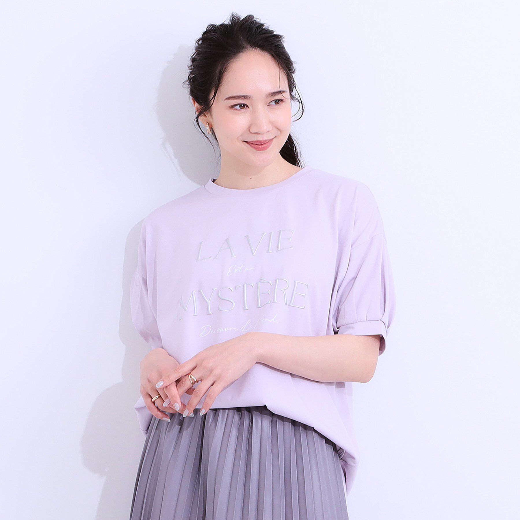 SHOO･LA･RUE「【S-LL/ひんやり/UV】ぷっくりラメプリントロゴTシャツ」|Tシャツ・カットソー|