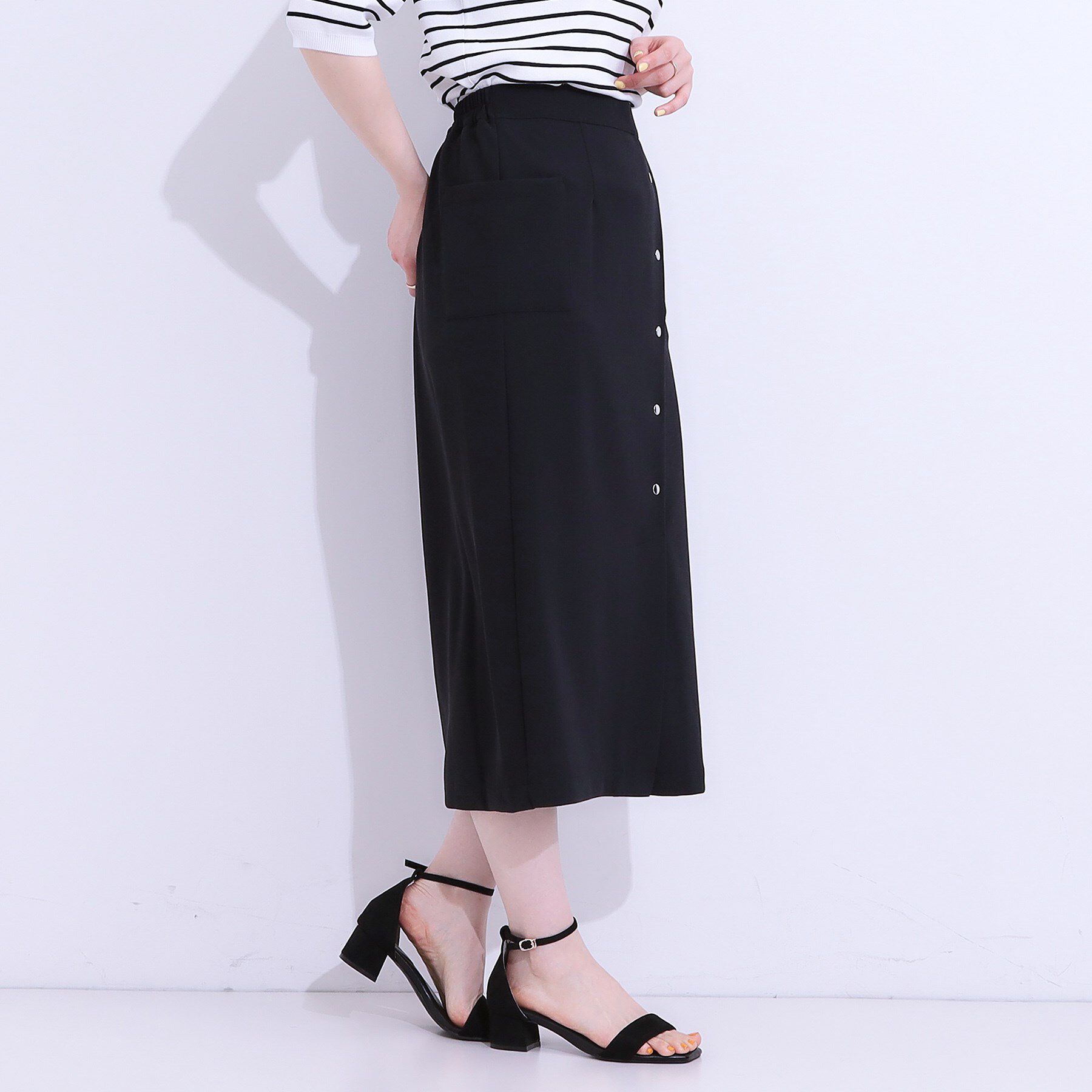 SHOO･LA･RUE「【S-LL】カジュアルにもきれいめにも ドット釦カーゴナロースカート」|スカート|