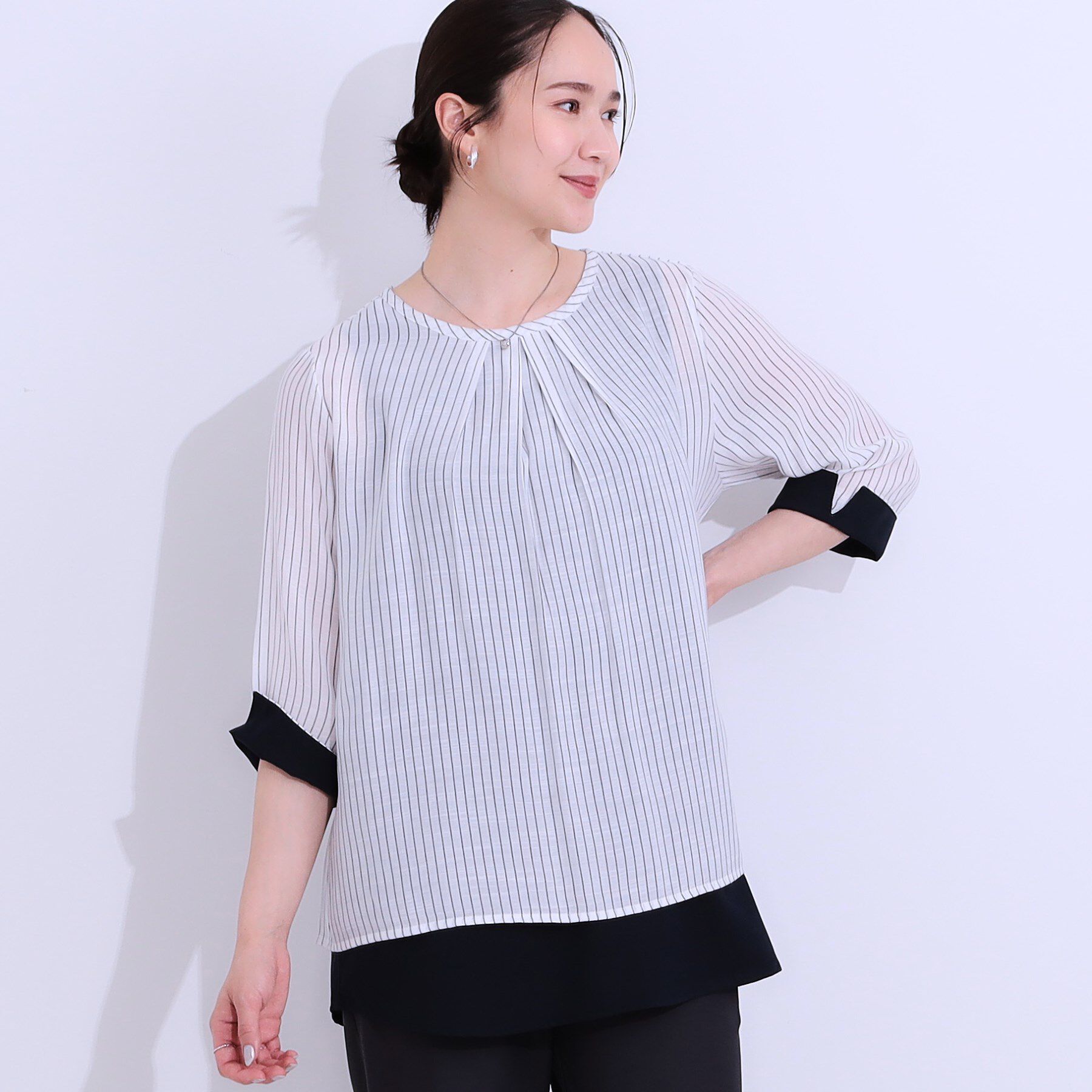 SHOO･LA･RUE「【洗える/S-LL】一枚でサマ見え お袖折り返し 裾レイヤードトップス」|Tシャツ・カットソー|オフホワイト(303