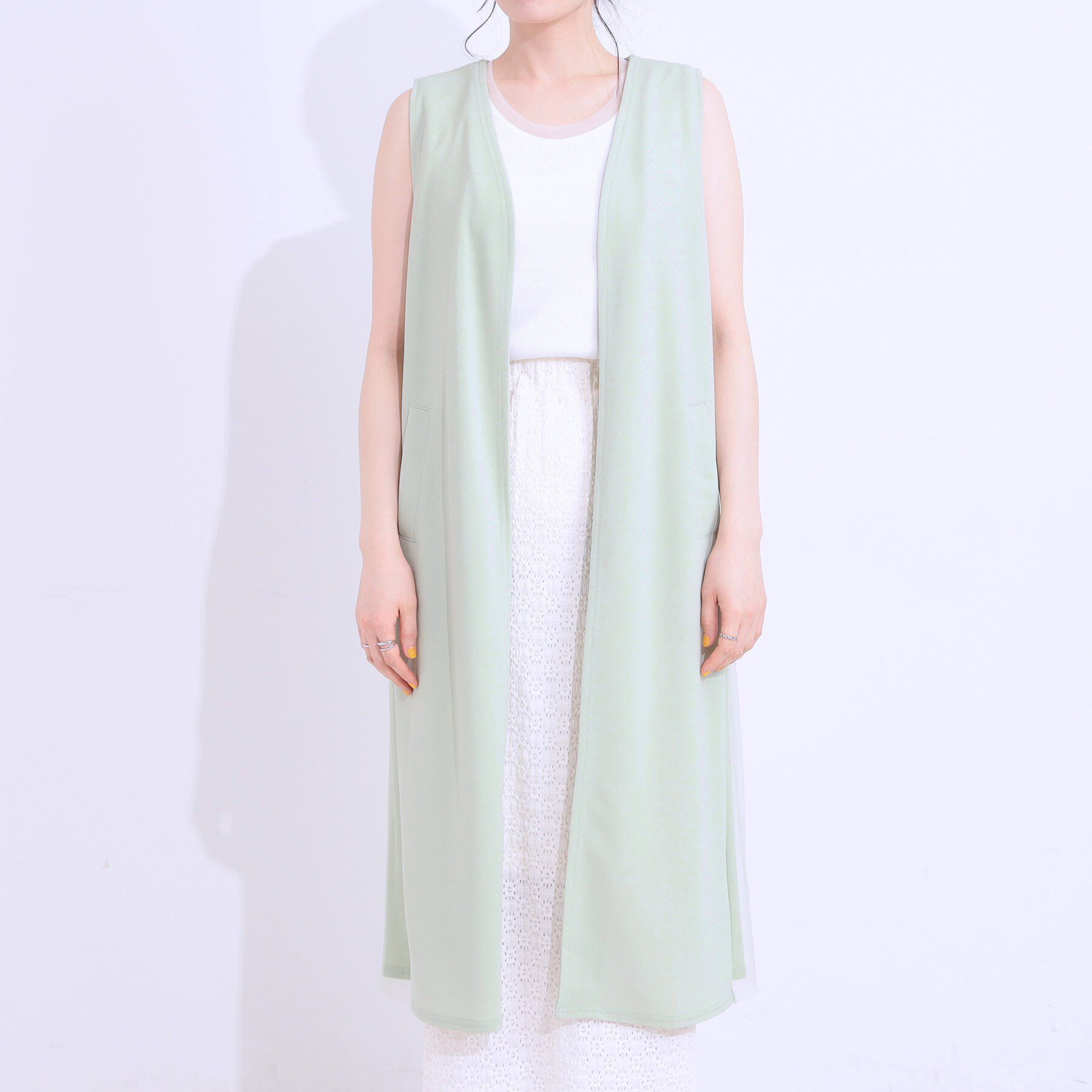 SHOO･LA･RUE「旬を取り入れながら体型カバー ボタンレスエアリージレ」|ベスト・ジレ|