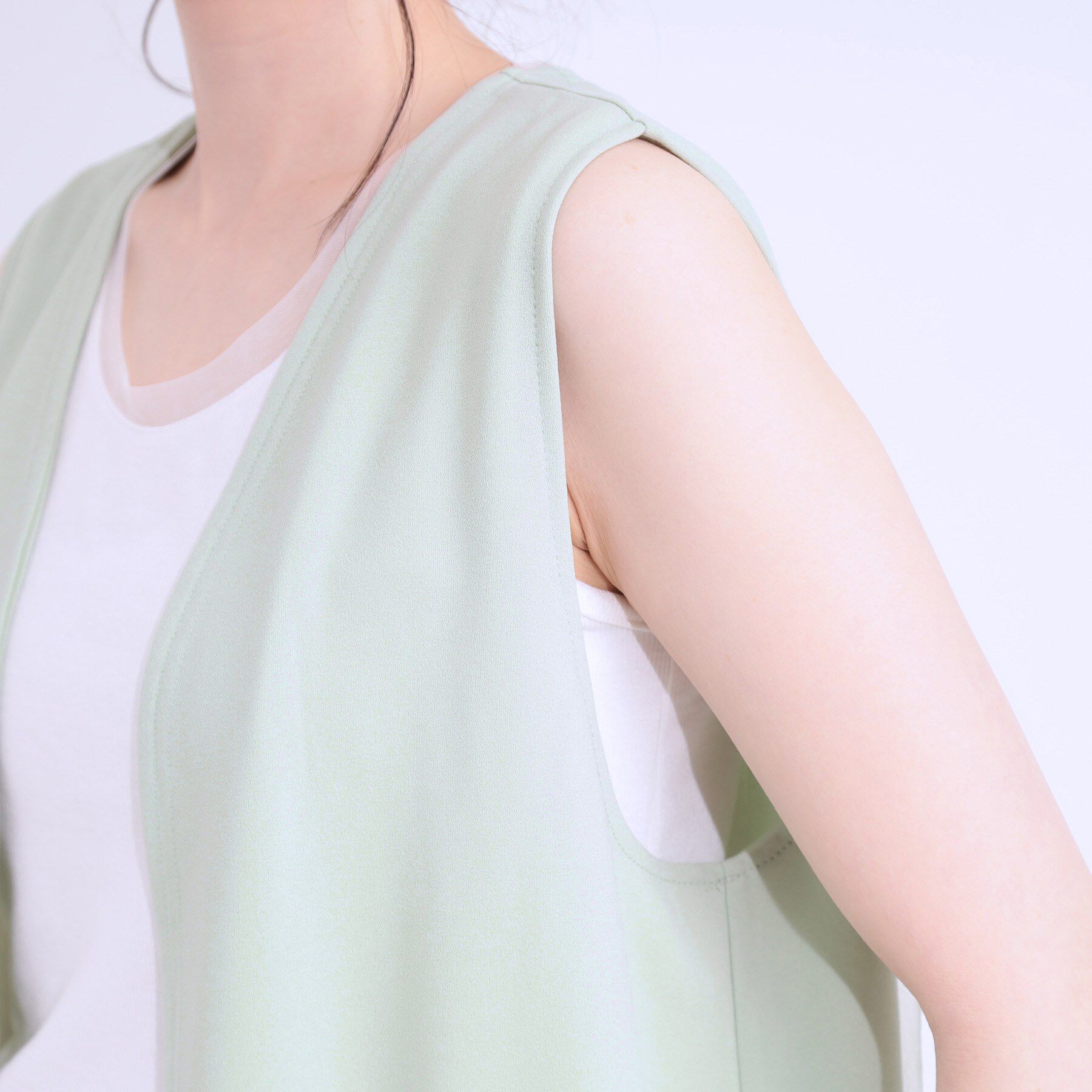 SHOO･LA･RUE「旬を取り入れながら体型カバー ボタンレスエアリージレ」|ベスト・ジレ|