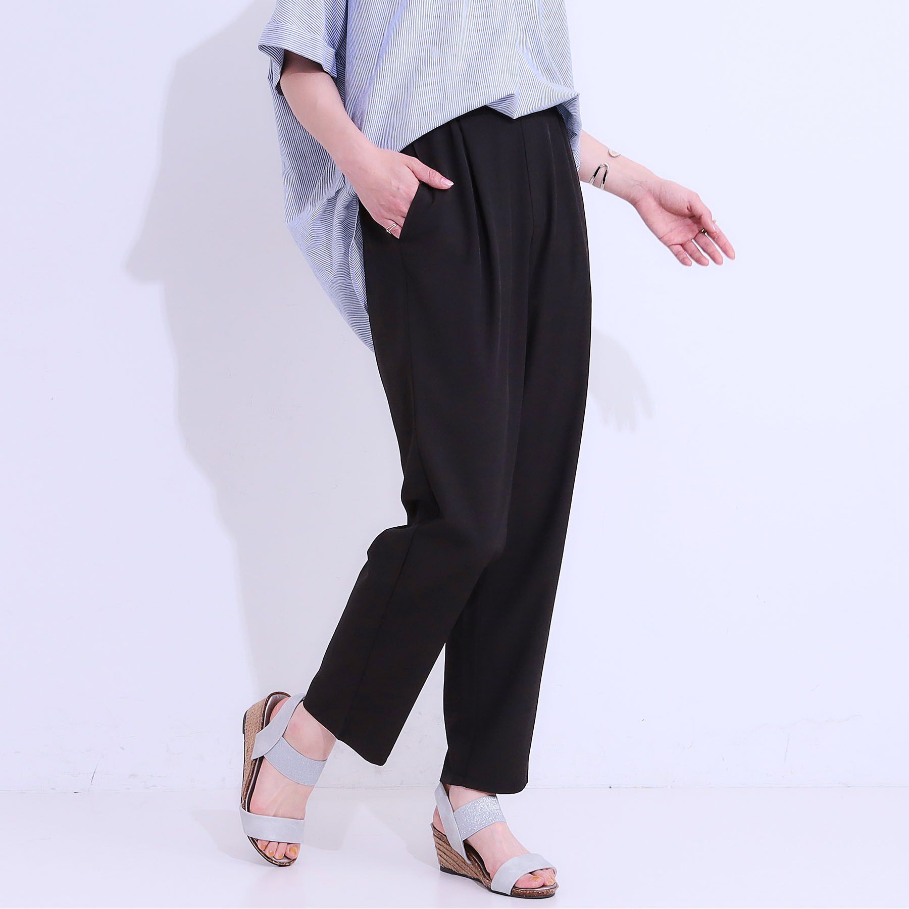 SHOO･LA･RUE「【SS-3L/ひんやり/吸水速乾/UV】軽量でさらりと穿ける テーパードパンツ」|その他|ブラック(019)