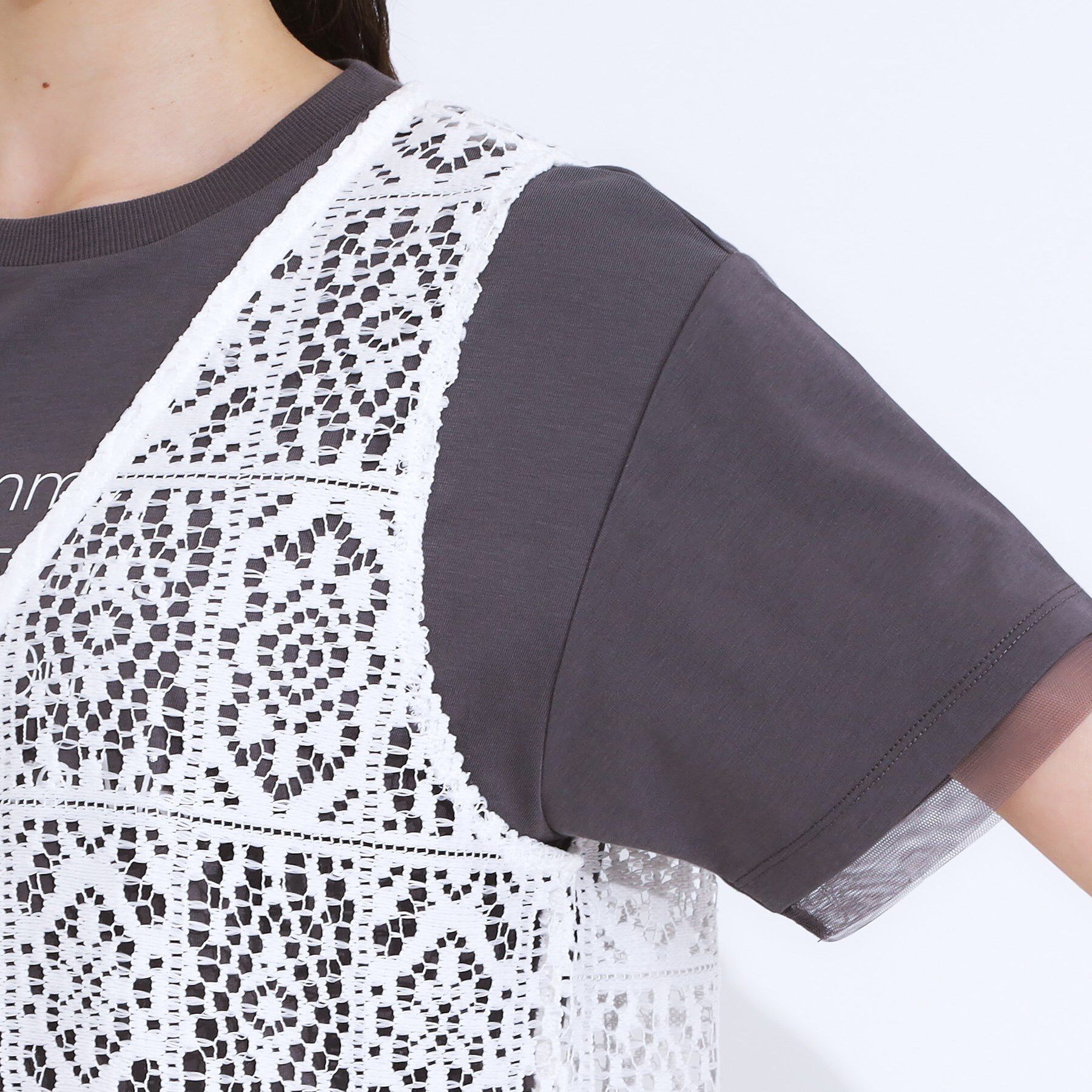 SHOO･LA･RUE「【S-LL】羽織るだけでサマ見え レース風の柄が華やかなロングジレ」|ベスト・ジレ|