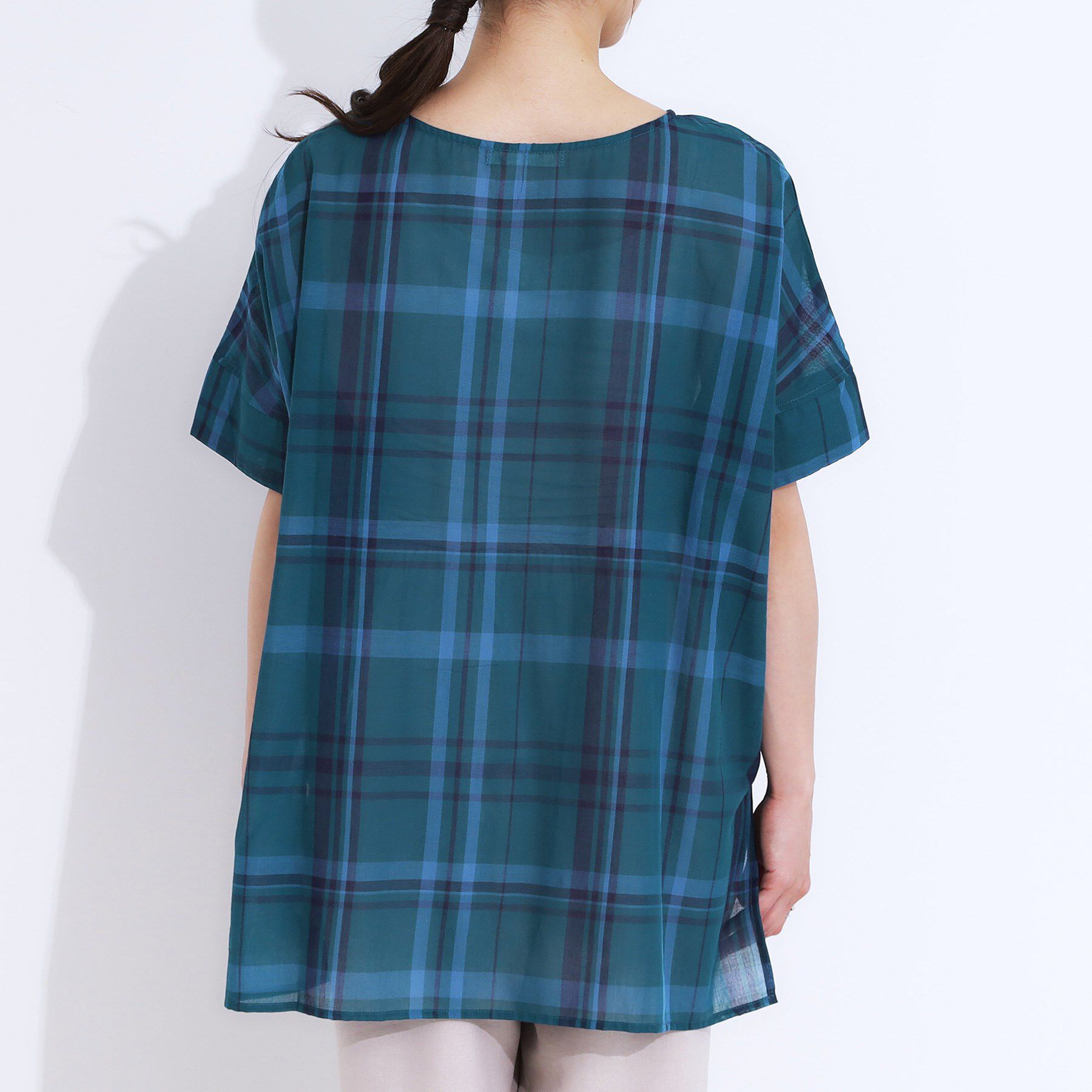 SHOO･LA･RUE「【S-LL/体型カバー】インせず着られる ポンチョシルエット シアーチェックブラウス」|シャツ・ブラウス|