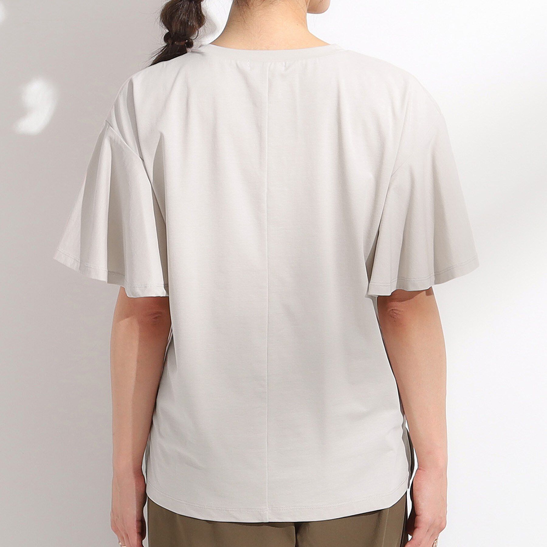 SHOO･LA･RUE「【S-LL/ひんやり/二の腕カバー】華やかさをプラスする お袖フリルTシャツ」|Tシャツ・カットソー|