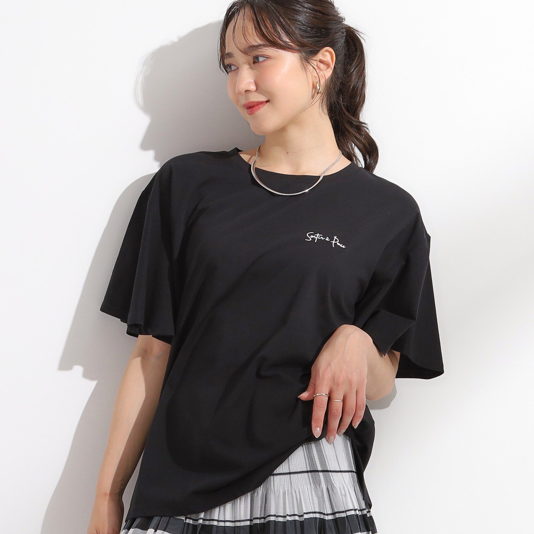 SHOO･LA･RUE「【S-LL/ひんやり/二の腕カバー】華やかさをプラスする お袖フリルTシャツ」|Tシャツ・カットソー|ブラック(119)