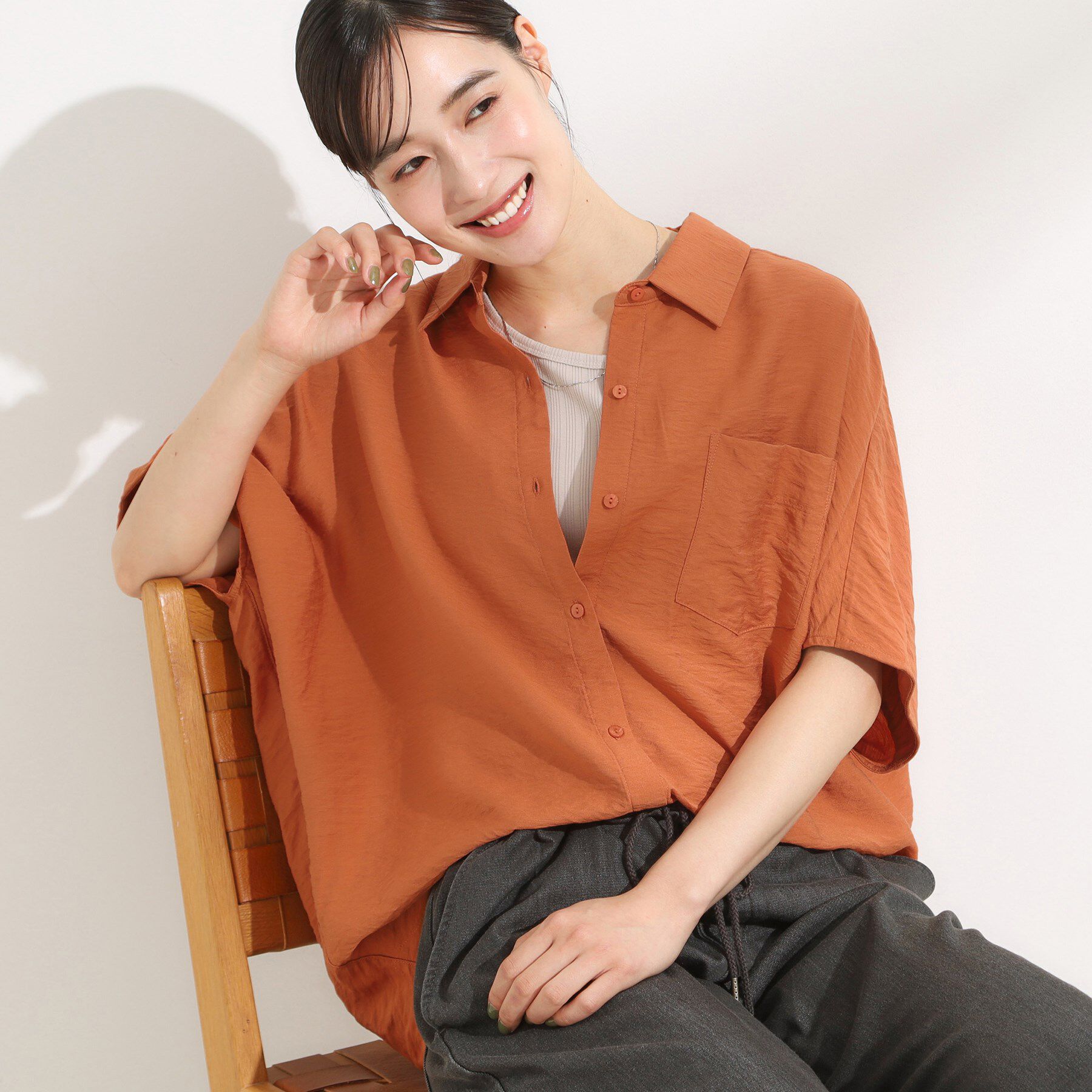 SHOO･LA･RUE「【洗える/S-LL/5分袖】1枚でも羽織としても。さらさらドレープシャツ」|シャツ・ブラウス|オレンジ(067)