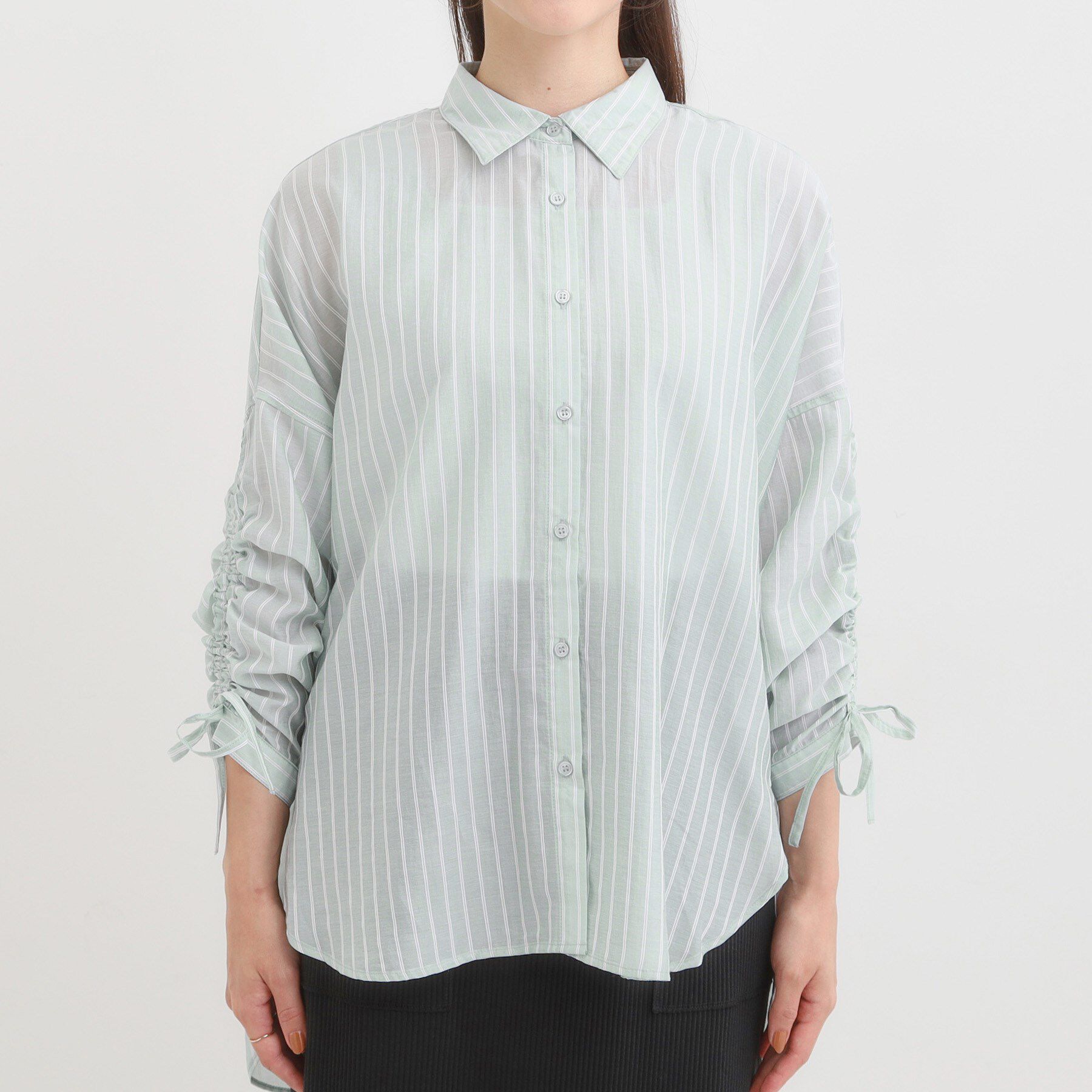 SHOO･LA･RUE「【S-LL/ひんやり】程よい透け感 ストライプ柄 お袖ギャザーデザインシャツ」|シャツ・ブラウス|
