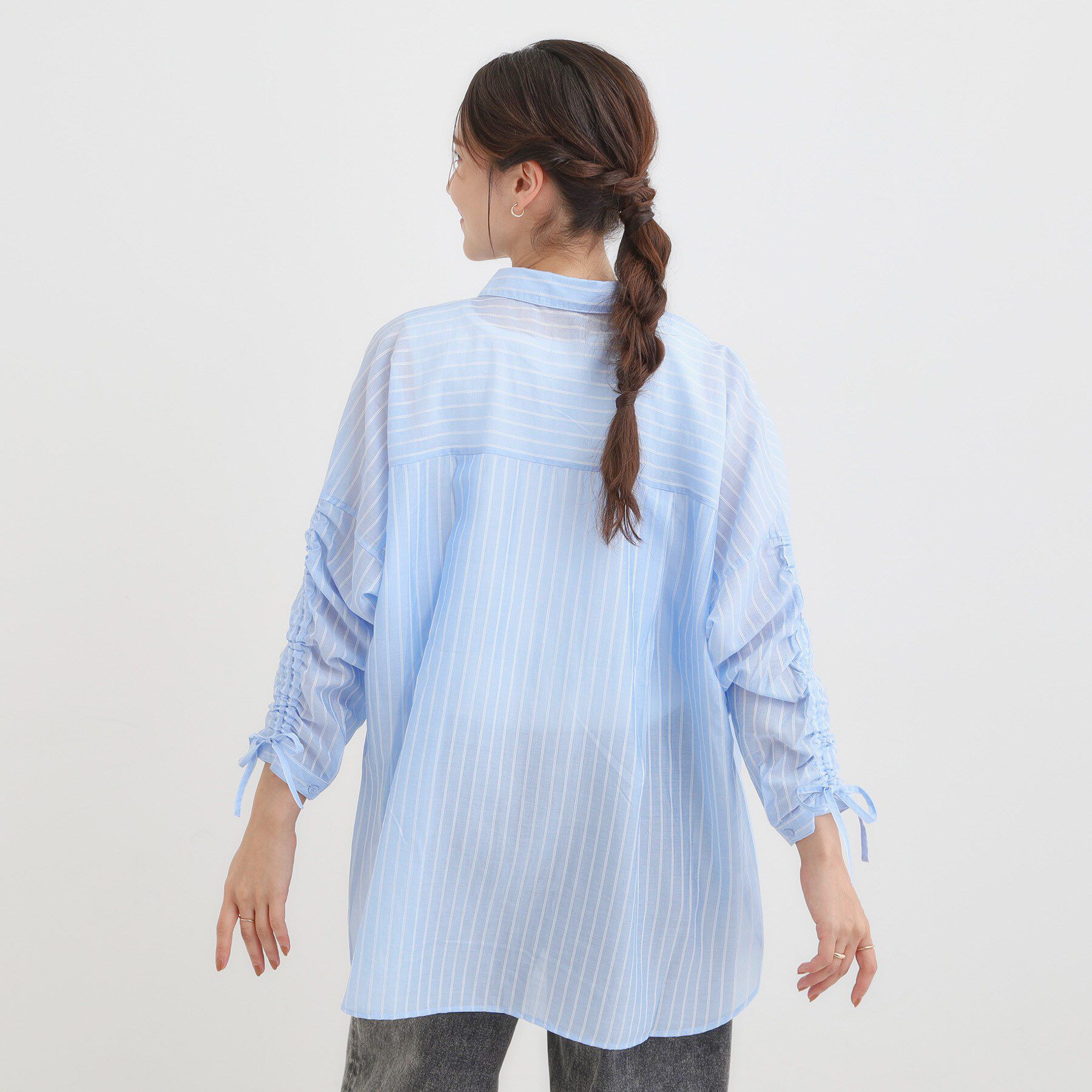 SHOO･LA･RUE「【S-LL/ひんやり】程よい透け感 ストライプ柄 お袖ギャザーデザインシャツ」|シャツ・ブラウス|