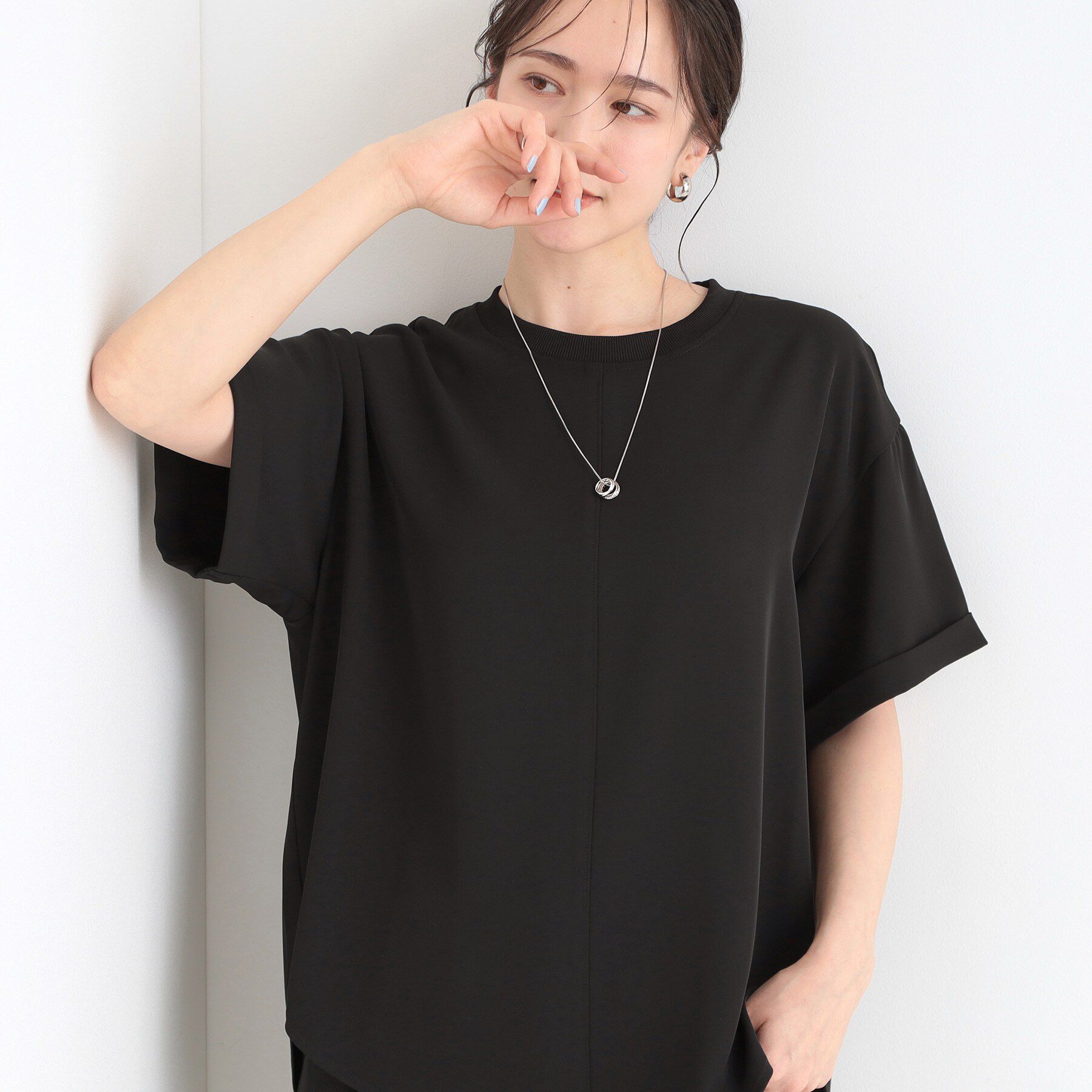 SHOO･LA･RUE「【ひんやり/UV/S-LL/セットアップ可】さらさらぷるんトップス」|シャツ・ブラウス|ブラック(019)