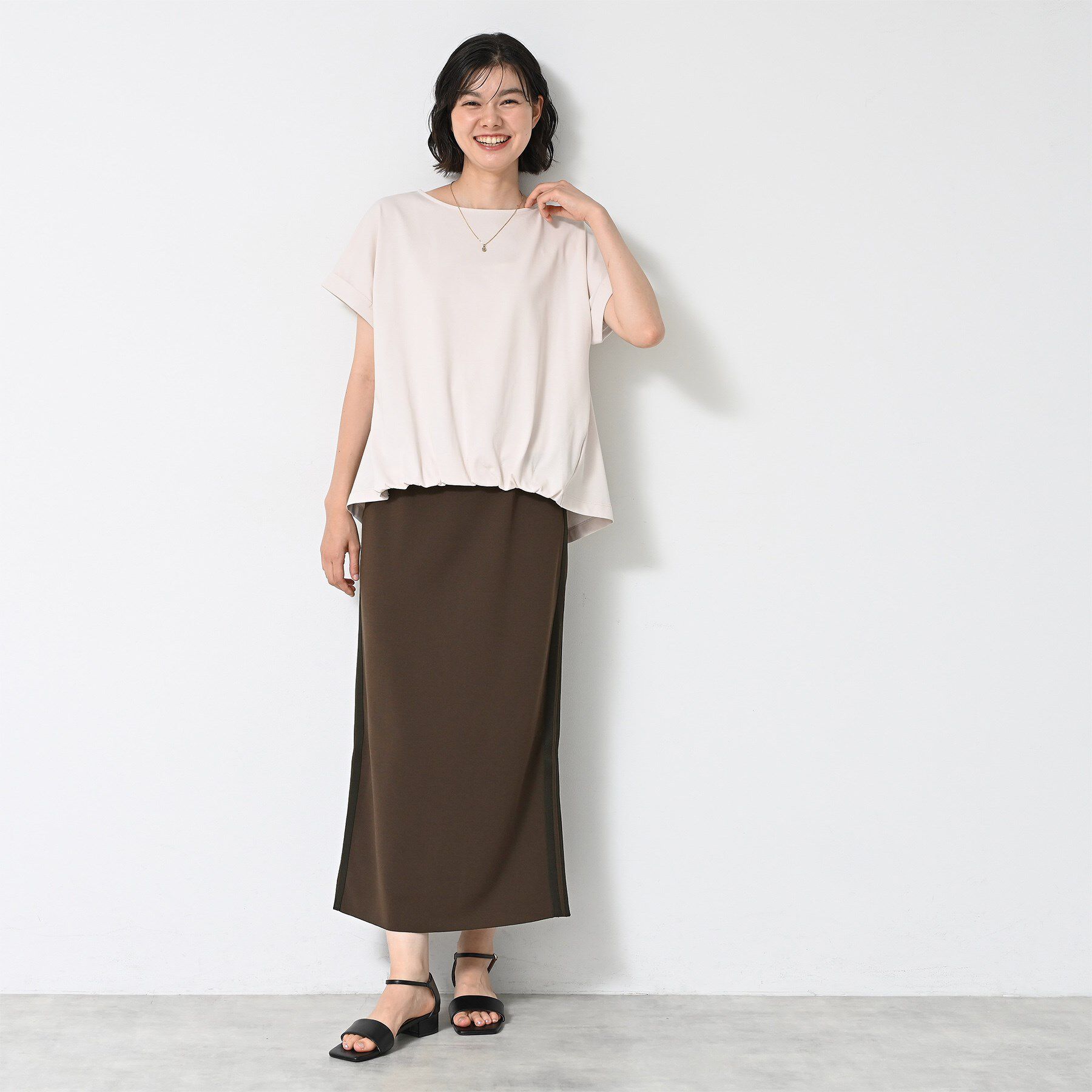 Dessin「【ウエストゴム・洗える】カットジョーゼットライン入りタイトスカート」|スカート|