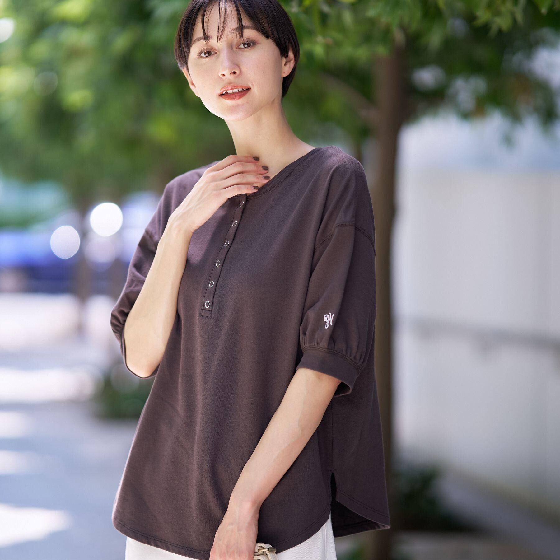 Dessin「【360度可愛い/前後2WAY/洗える】ライトコットンヘンリーカットソー」|Tシャツ・カットソー|