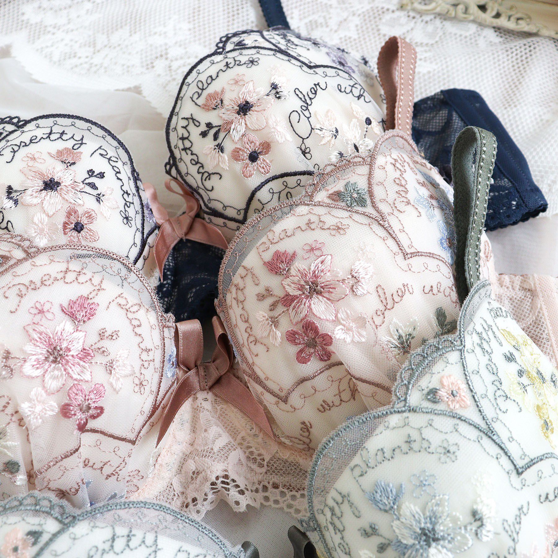 Risa Magli「フェリーチェ ブラジャー （D-F） ＜サイドシェイプ＞」|インナー|