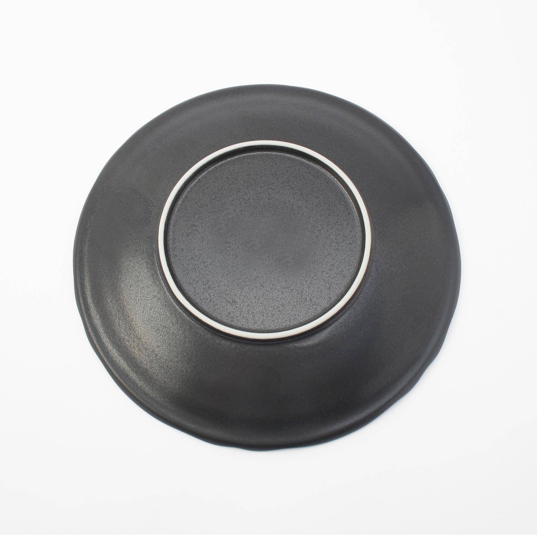 212 KITCHEN STORE「梨花 プレート 24cm マットBK」|食器・キッチングッズ|