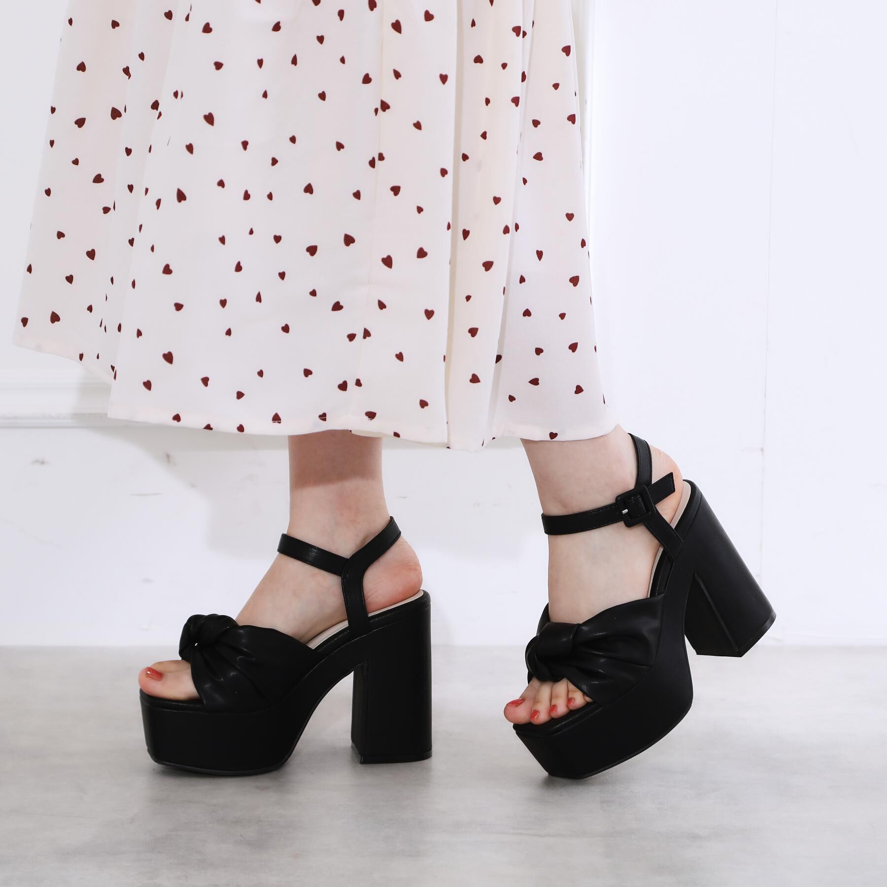 ESPERANZA「【ラク盛り／サンダル】リピーター続出／脚長美脚　ツイストリボンサンダル」|サンダル|