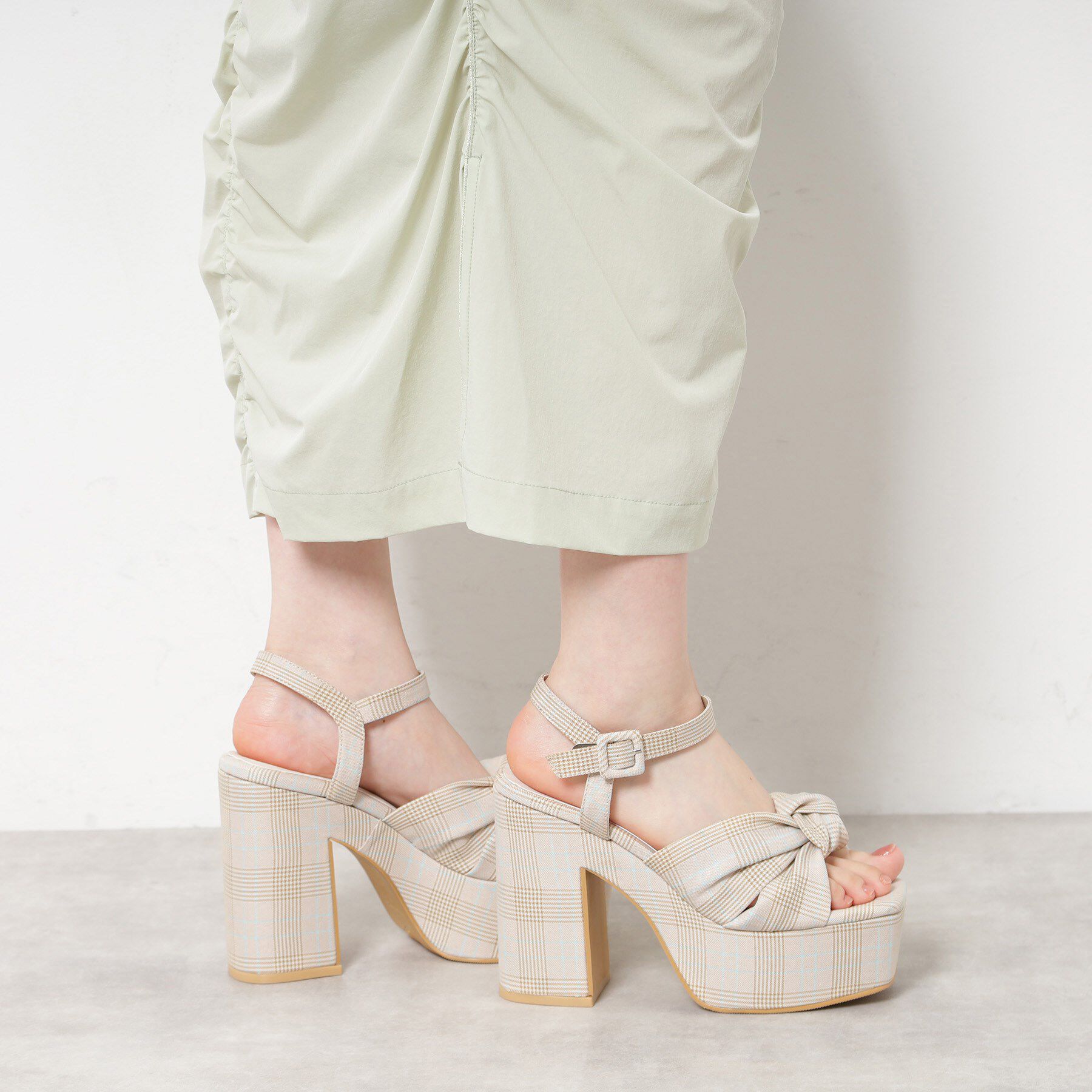 ESPERANZA「【ラク盛り／サンダル】リピーター続出／脚長美脚　ツイストリボンサンダル」|サンダル|