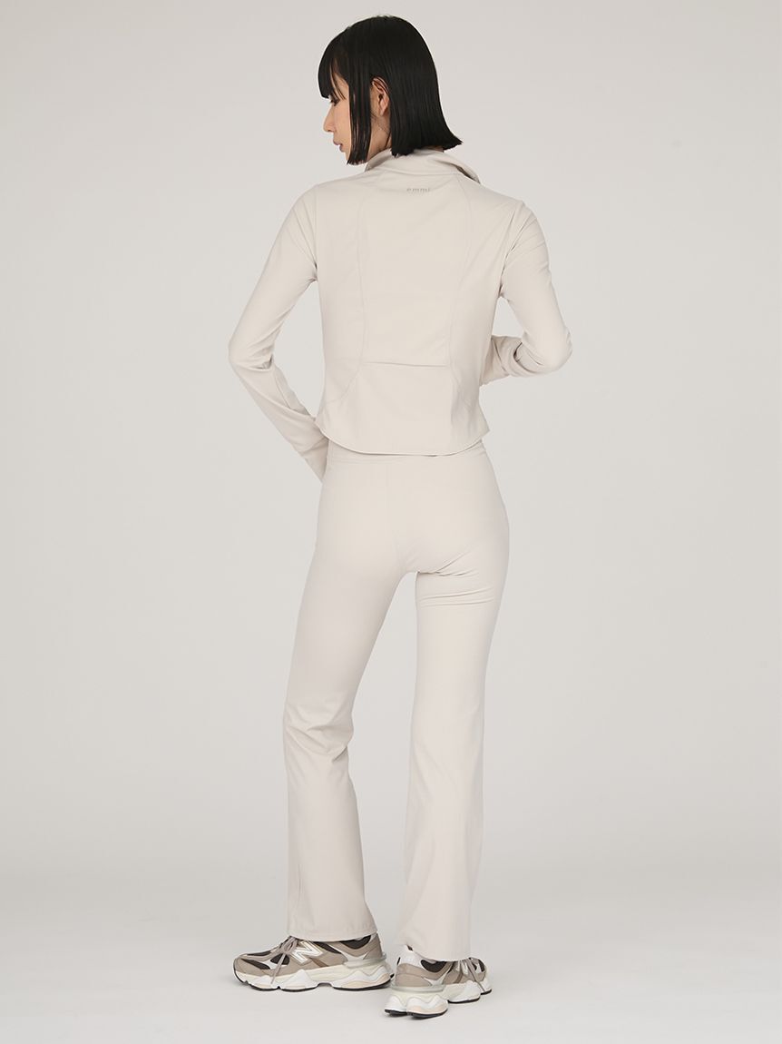 emmi yoga「サステナレッチUnity フレアパンツ」|チノ|