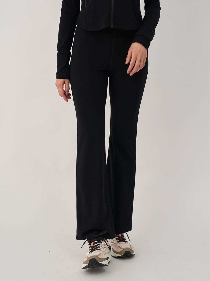 emmi yoga「サステナレッチUnity フレアパンツ」|チノ|