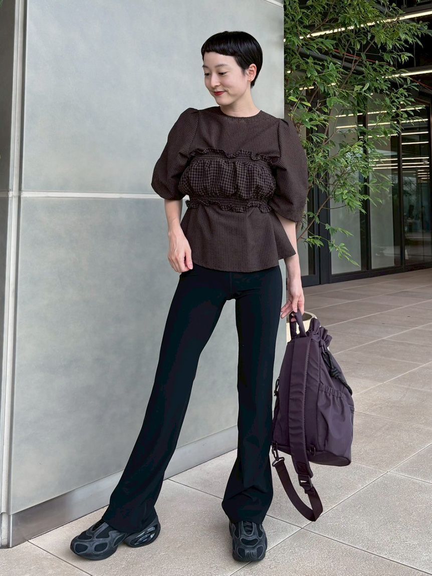 emmi yoga「サステナレッチUnity フレアパンツ」|チノ|