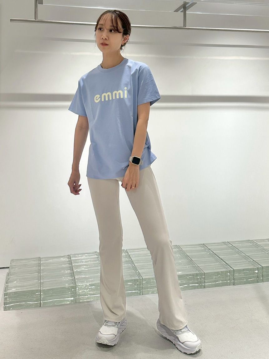 emmi yoga「サステナレッチUnity フレアパンツ」|チノ|
