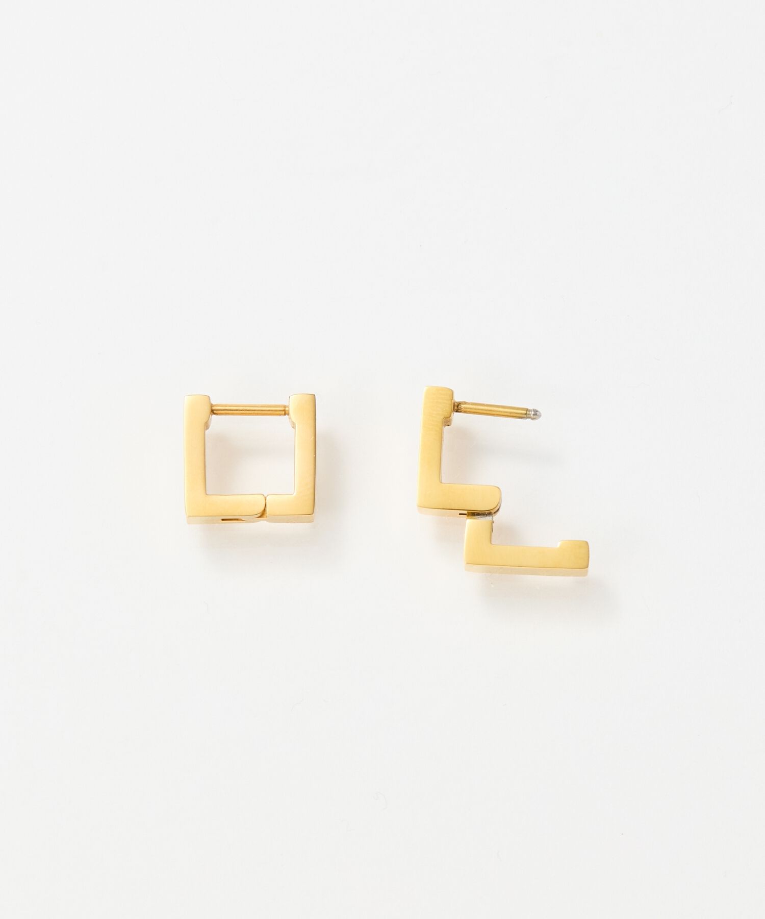 Phoebe「【金属アレルギー対応】ストレートスクエアフープピアス　ゴールド/サージカルステンレス」|ピアス|