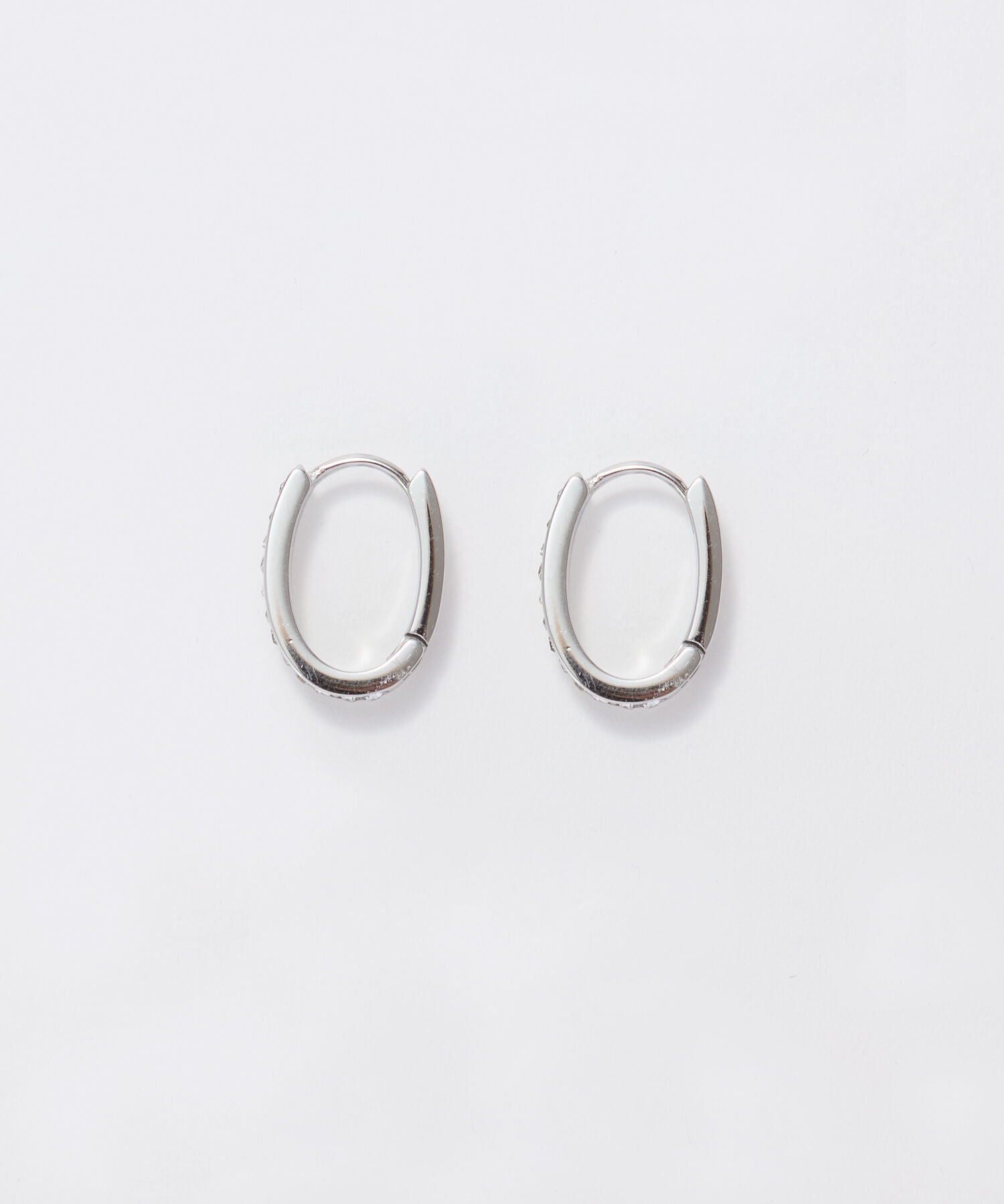 Phoebe「【金属アレルギー対応】ワンタッチライナーオーバルビジューフープピアス　シルバー」|ピアス|