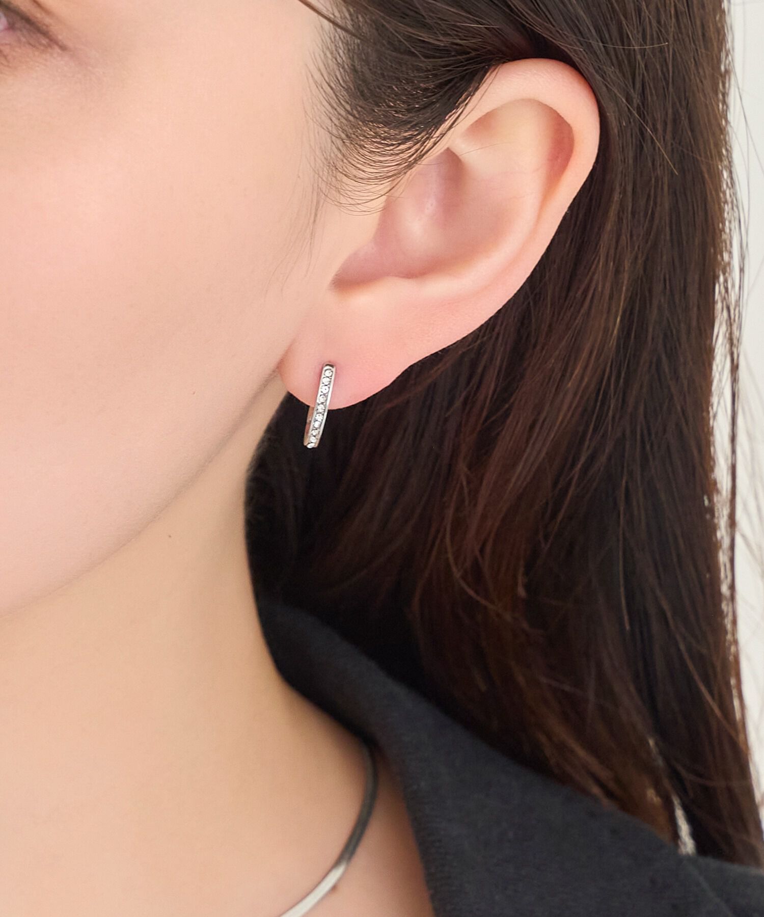 Phoebe「【金属アレルギー対応】ワンタッチライナーオーバルビジューフープピアス　シルバー」|ピアス|