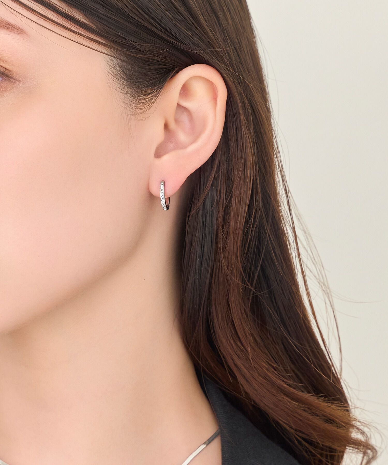 Phoebe「【金属アレルギー対応】ワンタッチライナーオーバルビジューフープピアス　シルバー」|ピアス|