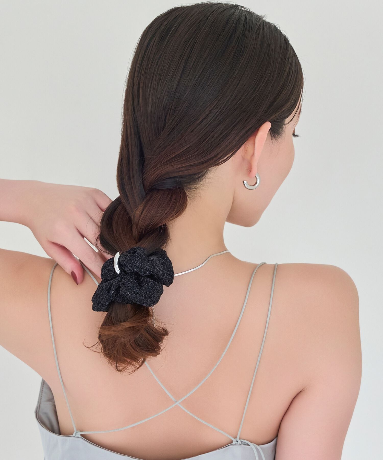Phoebe「メタルグリッターシュシュ　ブラック」|ヘアゴム・シュシュ|
