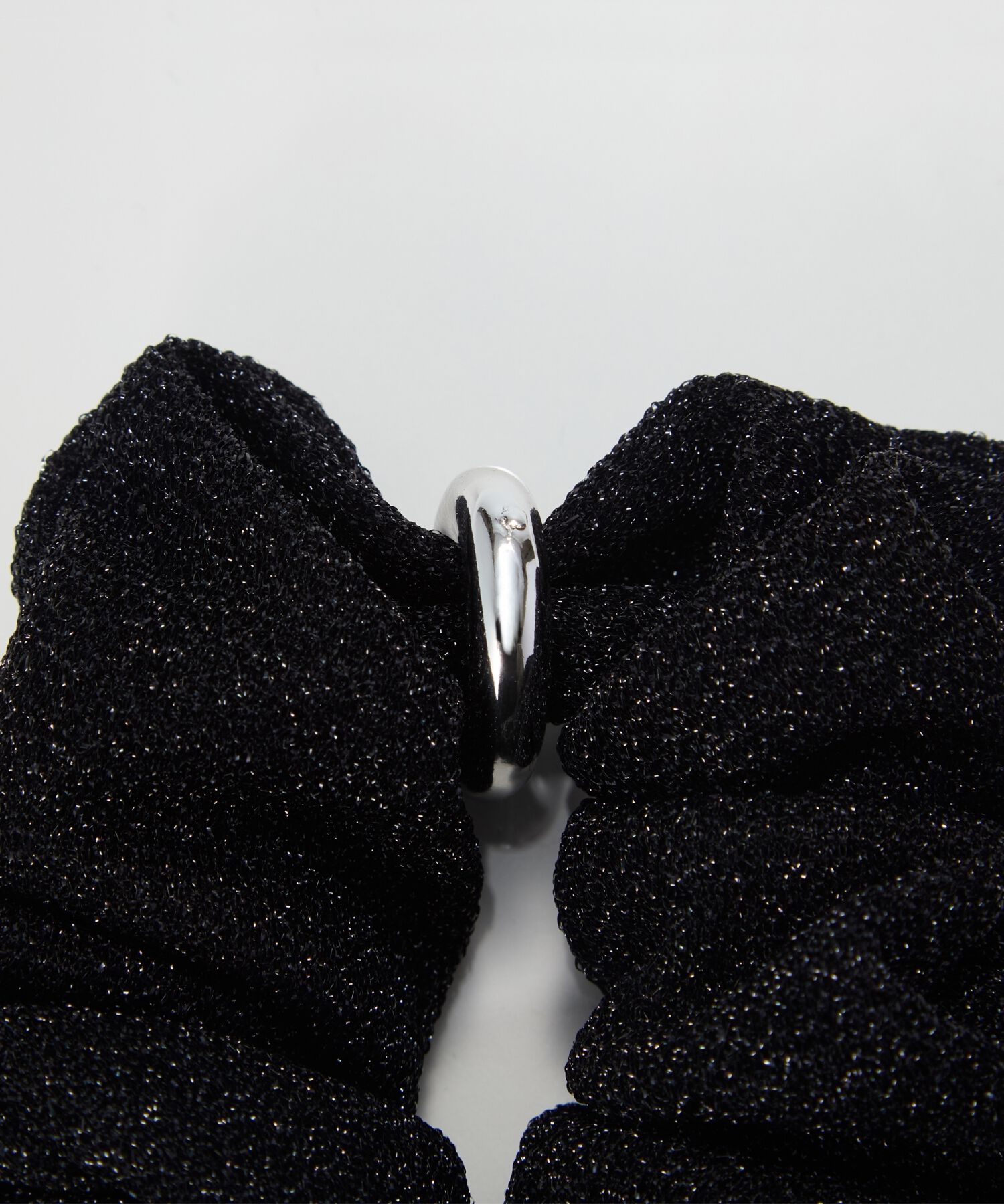 Phoebe「メタルグリッターシュシュ　ブラック」|ヘアゴム・シュシュ|