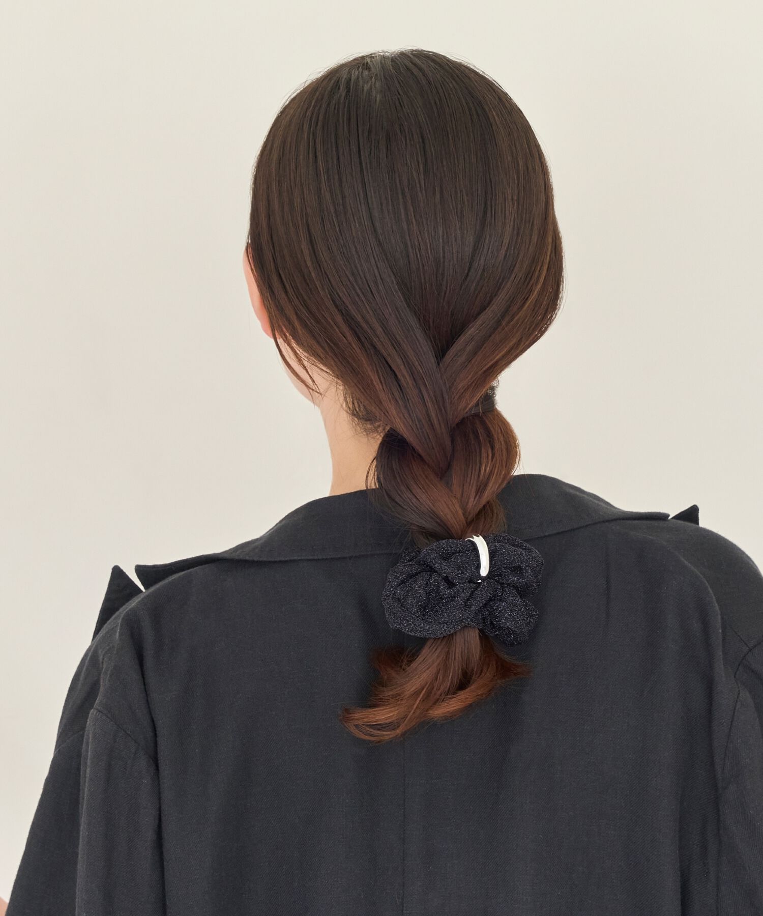 Phoebe「メタルグリッターシュシュ　ブラック」|ヘアゴム・シュシュ|