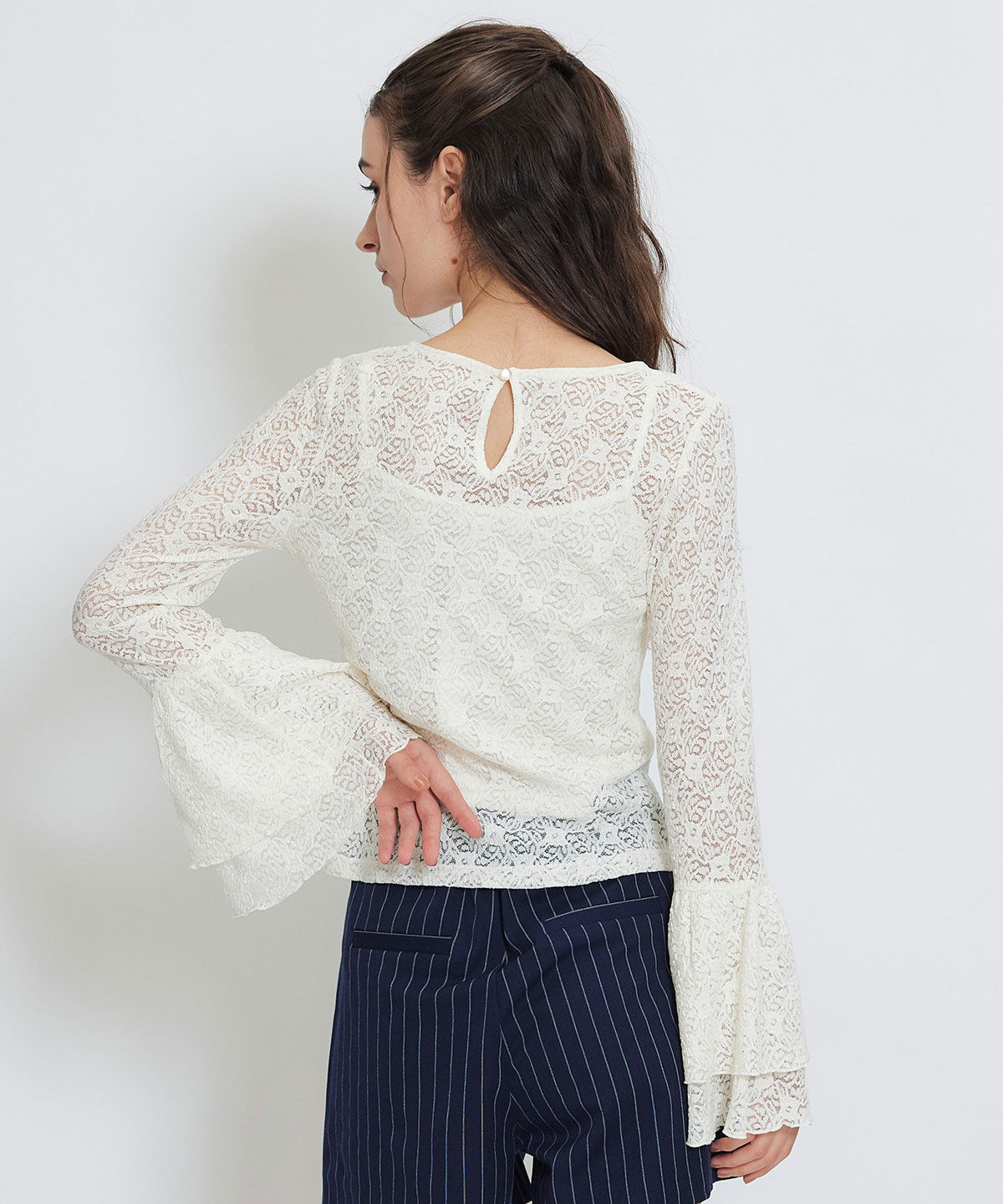 REDYAZEL「ボリュームスリーブシアーレースブラウス&times;ベーシックキャミソール」|Tシャツ・カットソー|