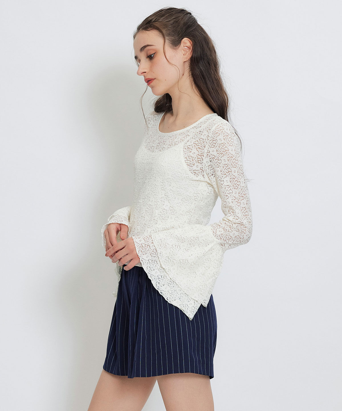 REDYAZEL「ボリュームスリーブシアーレースブラウス&times;ベーシックキャミソール」|Tシャツ・カットソー|