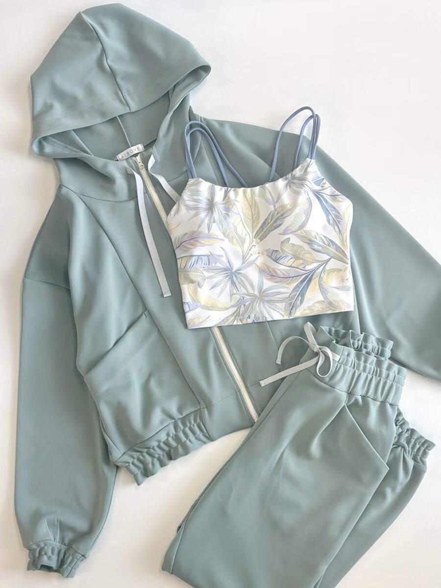  「ライトダンボールニットクロップド丈パーカー【UVbect】」|パーカー|