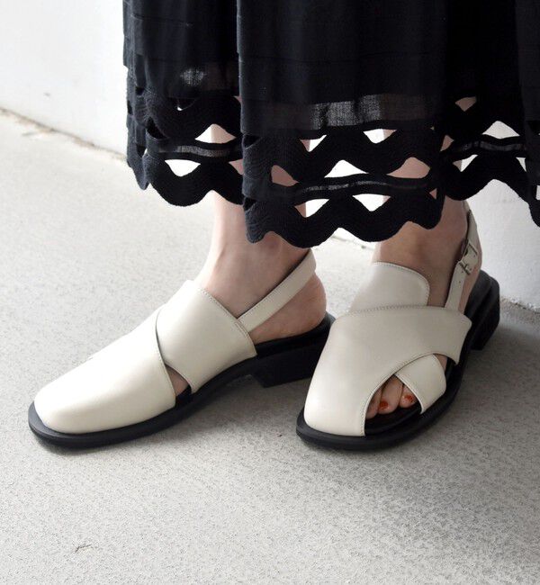 SHIPS any「《予約》【SHIPS any別注】ALL BLACK:  バック ストラップ サンダル」|サンダル|ナチュラル