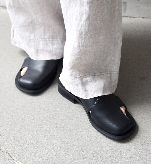 SHIPS any「《予約》【SHIPS any別注】ALL BLACK:  バック ストラップ サンダル」|サンダル|