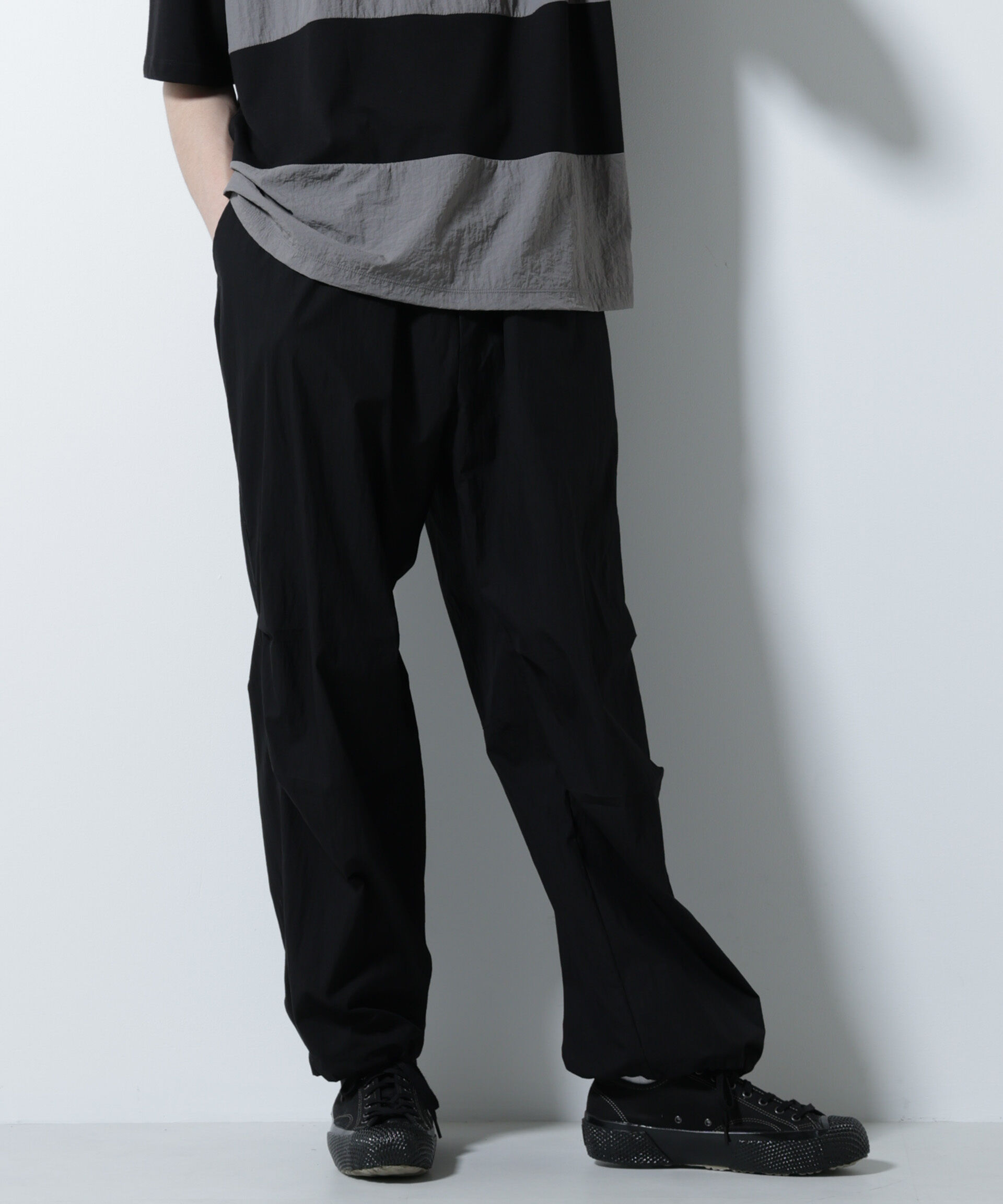 nano･universe「ライトウェイトバギーパンツ」|チノ|ブラック