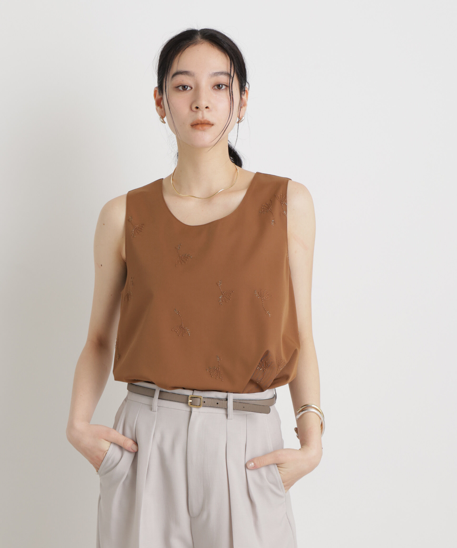 nano･universe「刺繍ツイルタンクブラウス(セットアップ可)」|シャツ・ブラウス|ブラウン