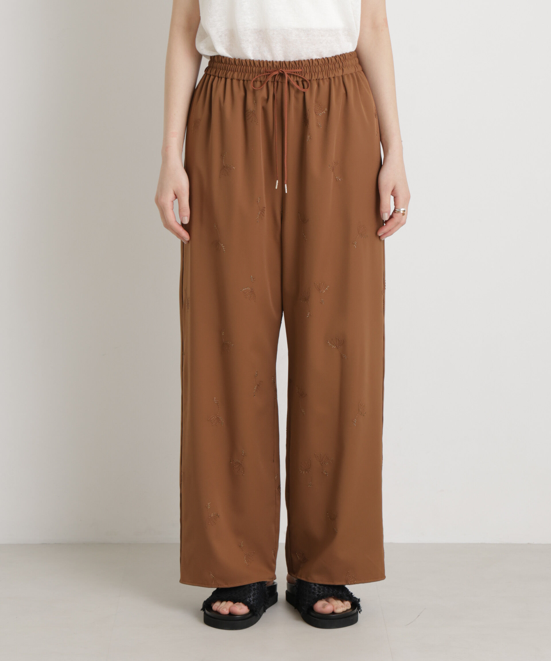 nano･universe「刺繍ツイルイージーワイドパンツ(セットアップ可)」|チノ|