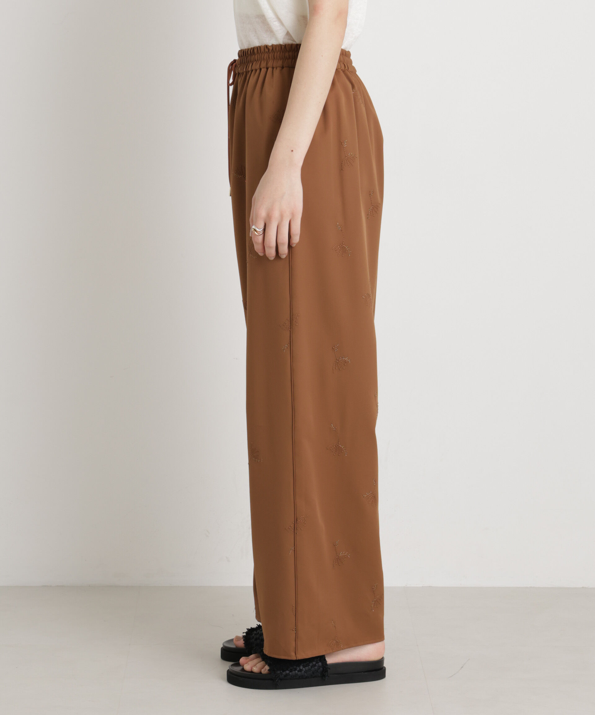 nano･universe「刺繍ツイルイージーワイドパンツ(セットアップ可)」|チノ|