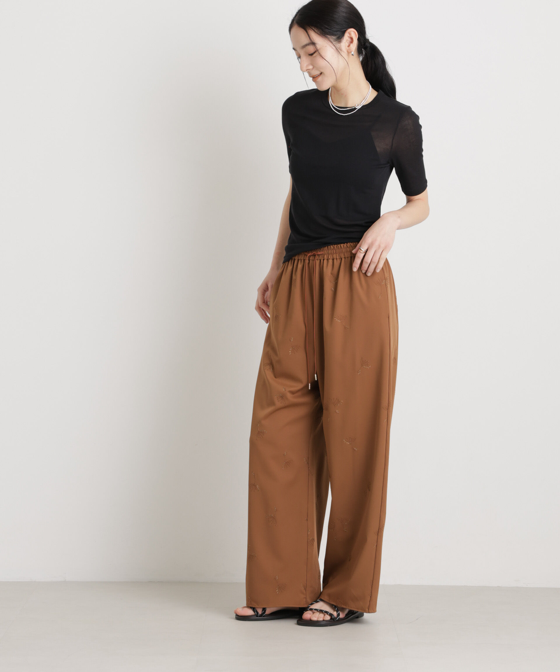 nano･universe「刺繍ツイルイージーワイドパンツ(セットアップ可)」|チノ|