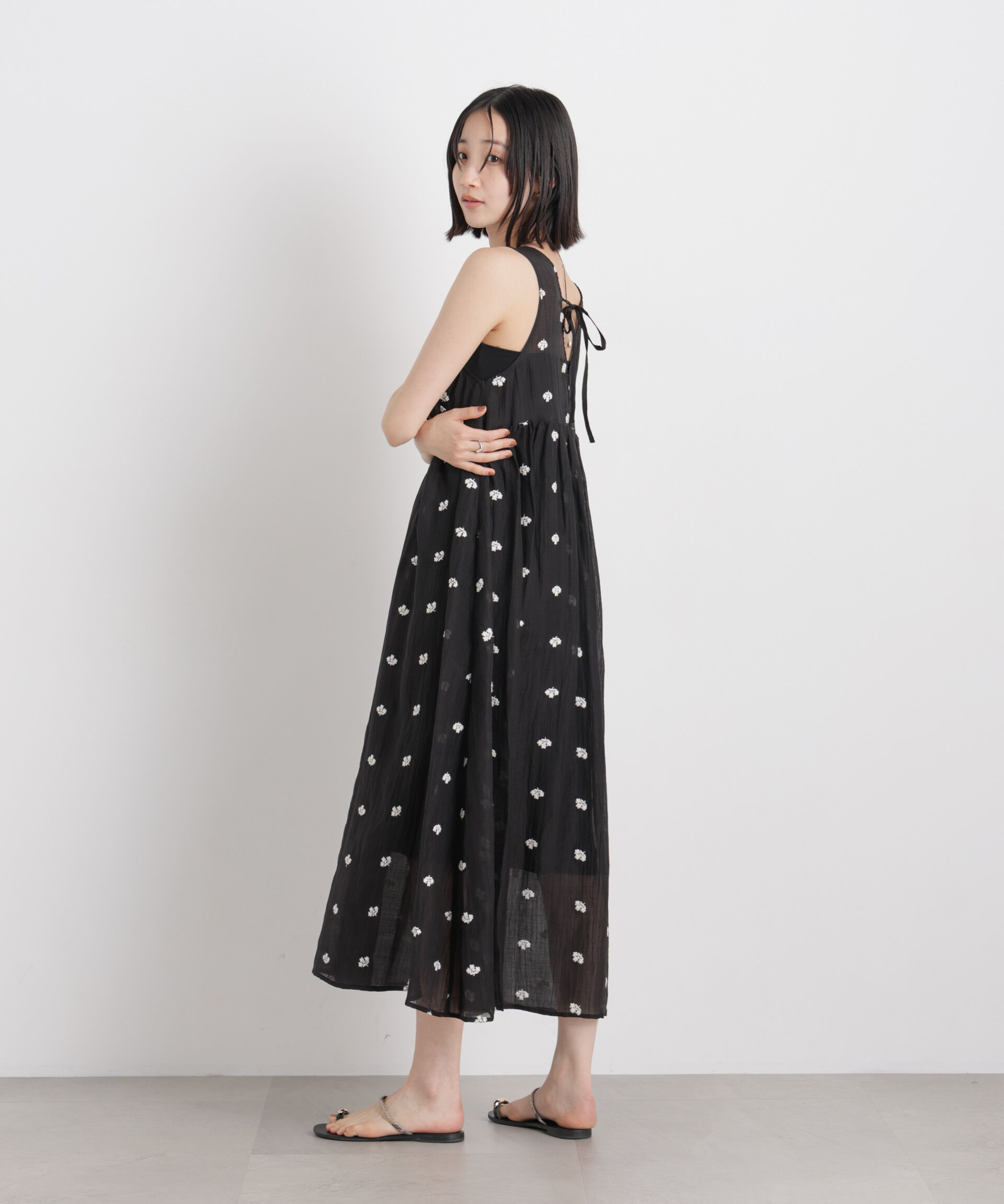 nano･universe「小花柄エンブロイダリーシアーギャザーワンピース」|ワンピース|