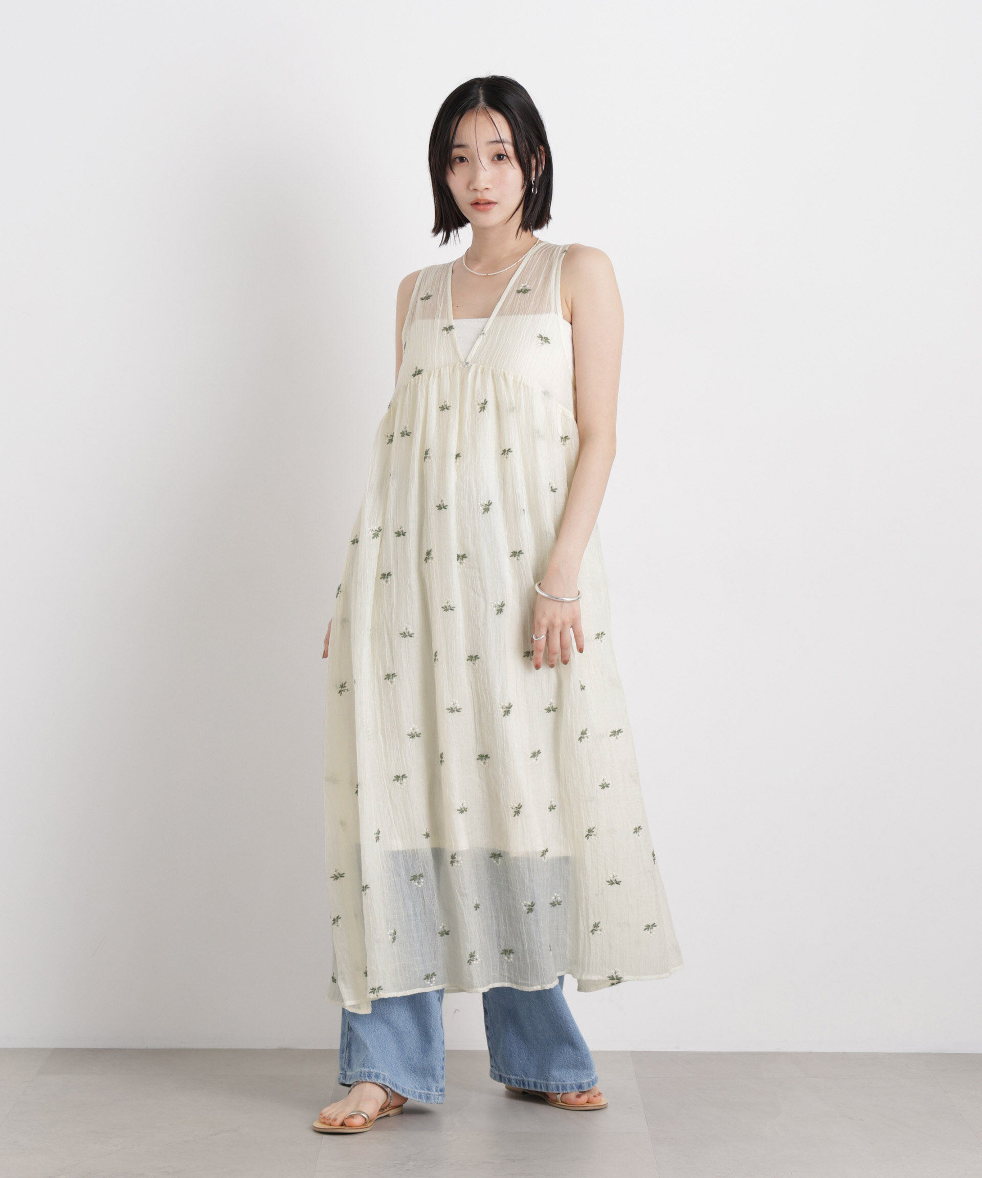 nano･universe「小花柄エンブロイダリーシアーギャザーワンピース」|ワンピース|