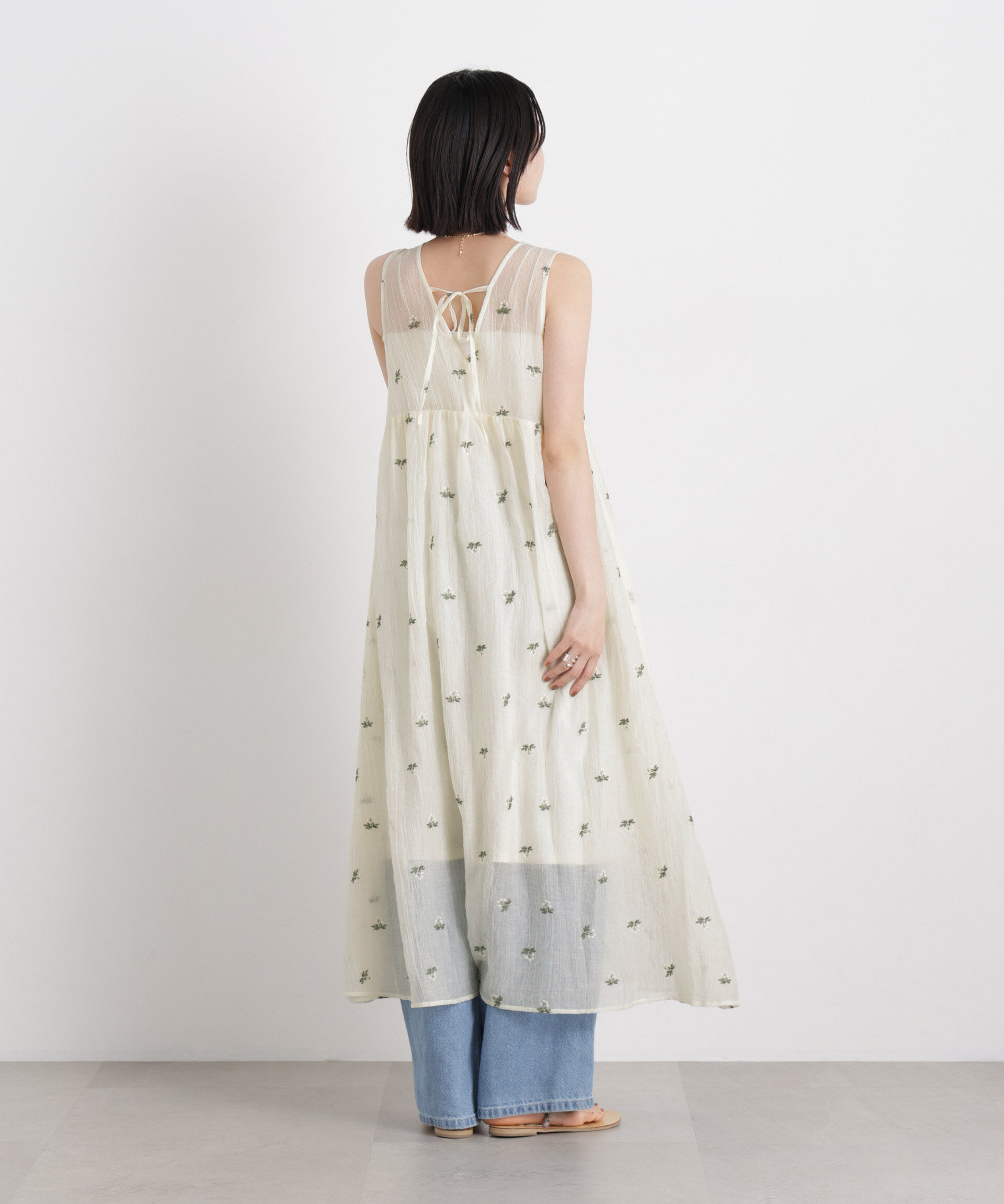 nano･universe「小花柄エンブロイダリーシアーギャザーワンピース」|ワンピース|