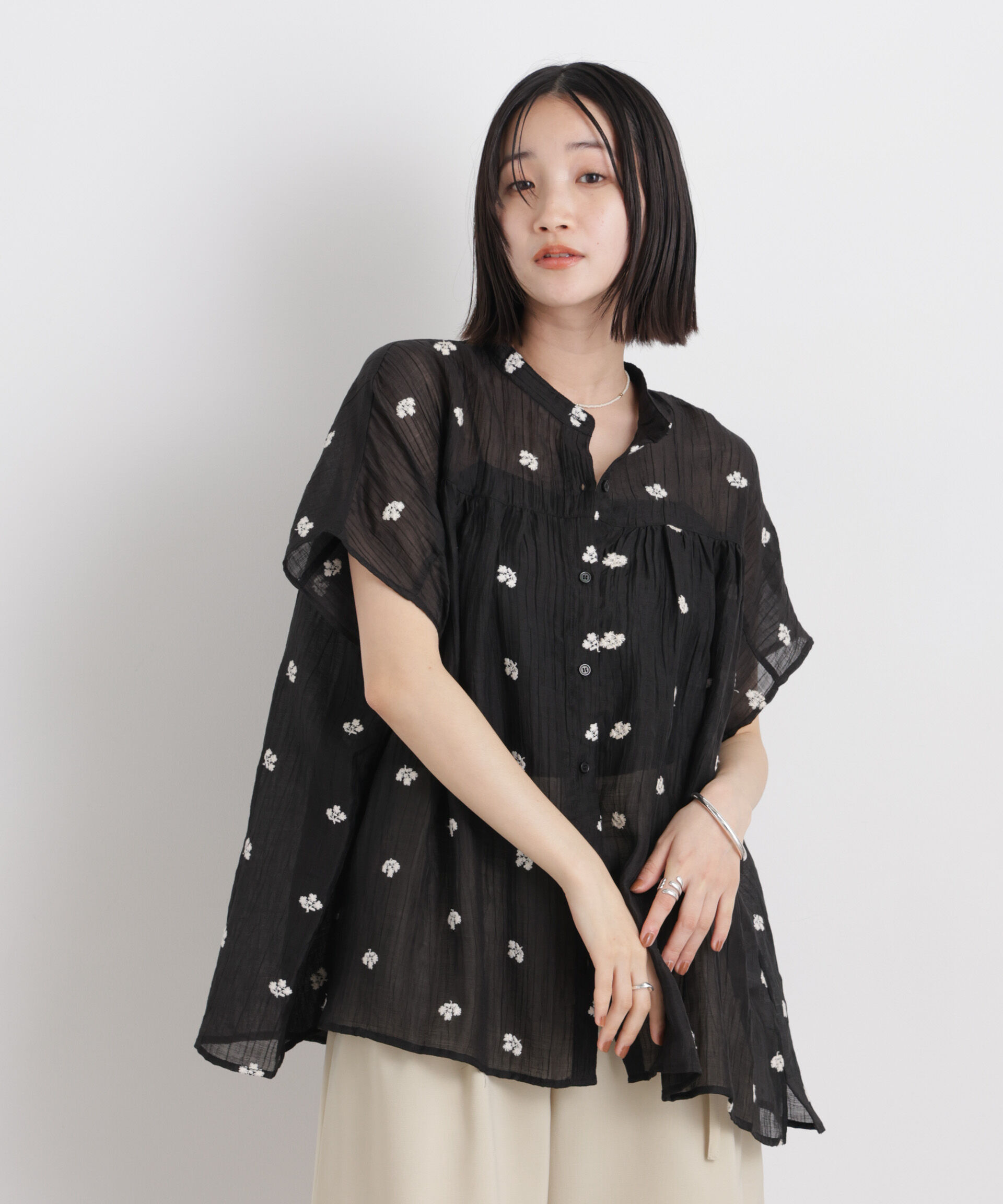 nano･universe「小花柄エンブロイダリーシアーワイドブラウス」|シャツ・ブラウス|ブラック
