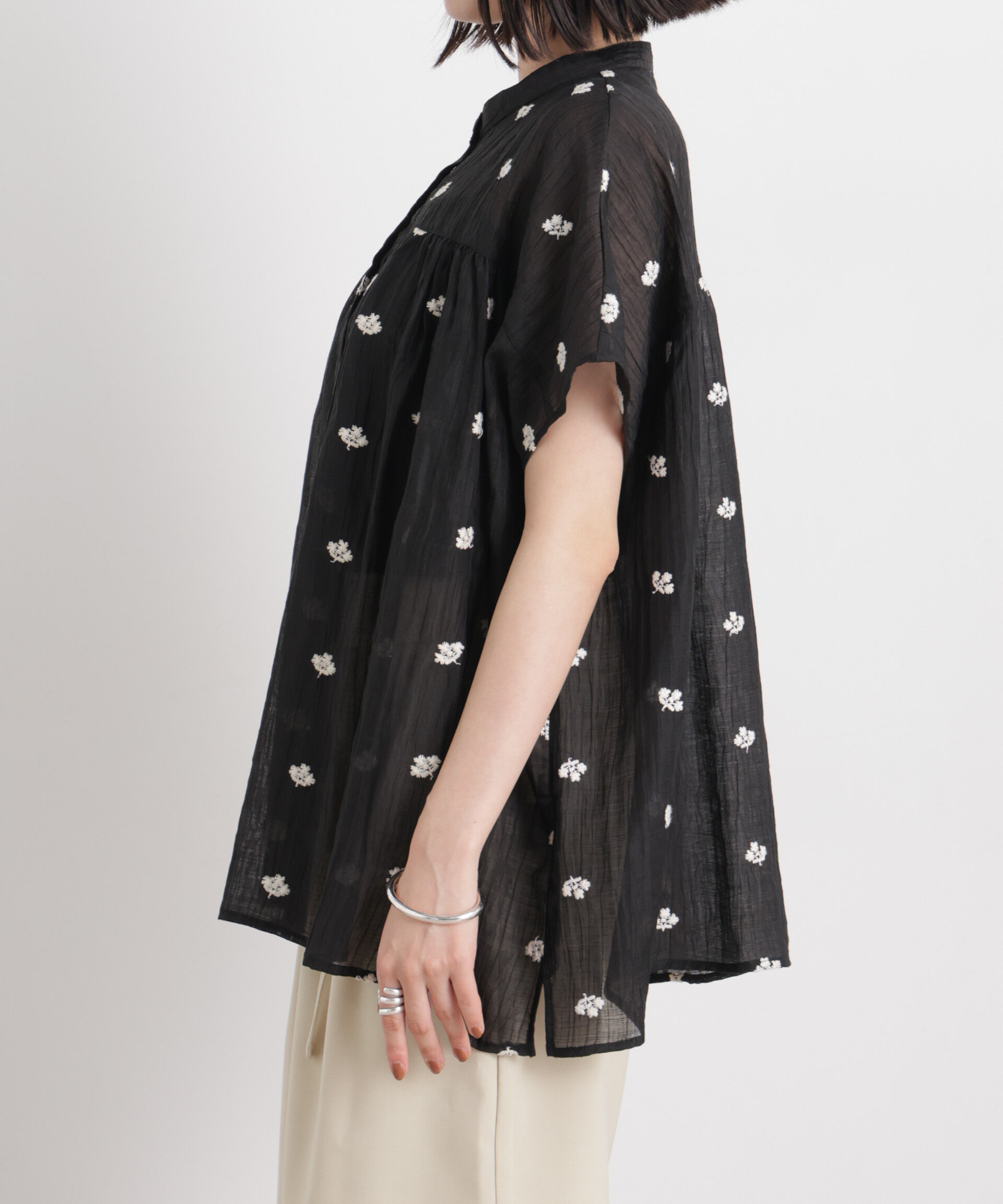 nano･universe「小花柄エンブロイダリーシアーワイドブラウス」|シャツ・ブラウス|