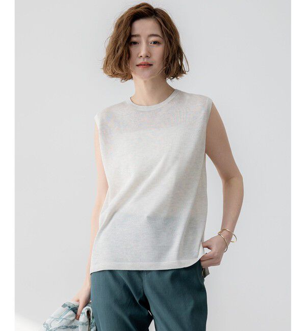 23区「【CanCam10月号掲載/新色追加】シャイニーシアー ノースリーブ ニット」|ニット・セーター|アイボリー系