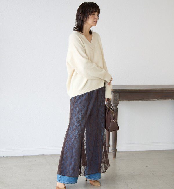  「【華やかな印象に】ヘアリーヤーン深Vネックニット」|ニット・セーター|